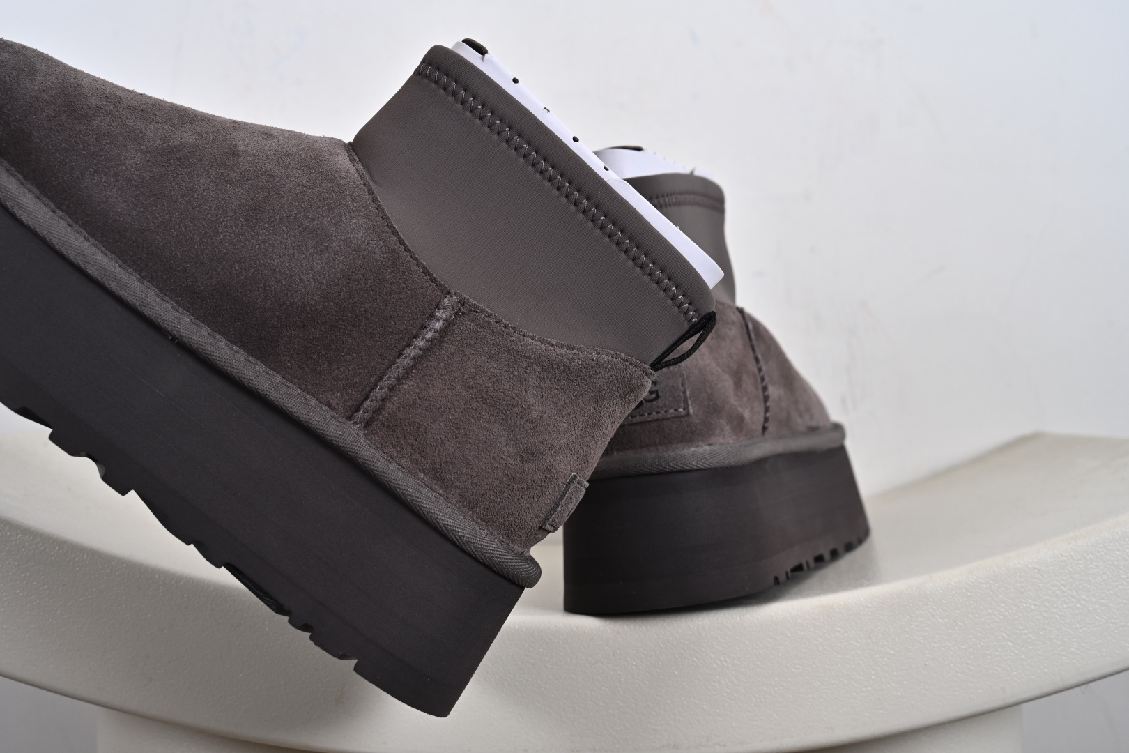 经典款 羊皮毛一体雪地靴 TREADLITE”轻翼”科技外底 1168170