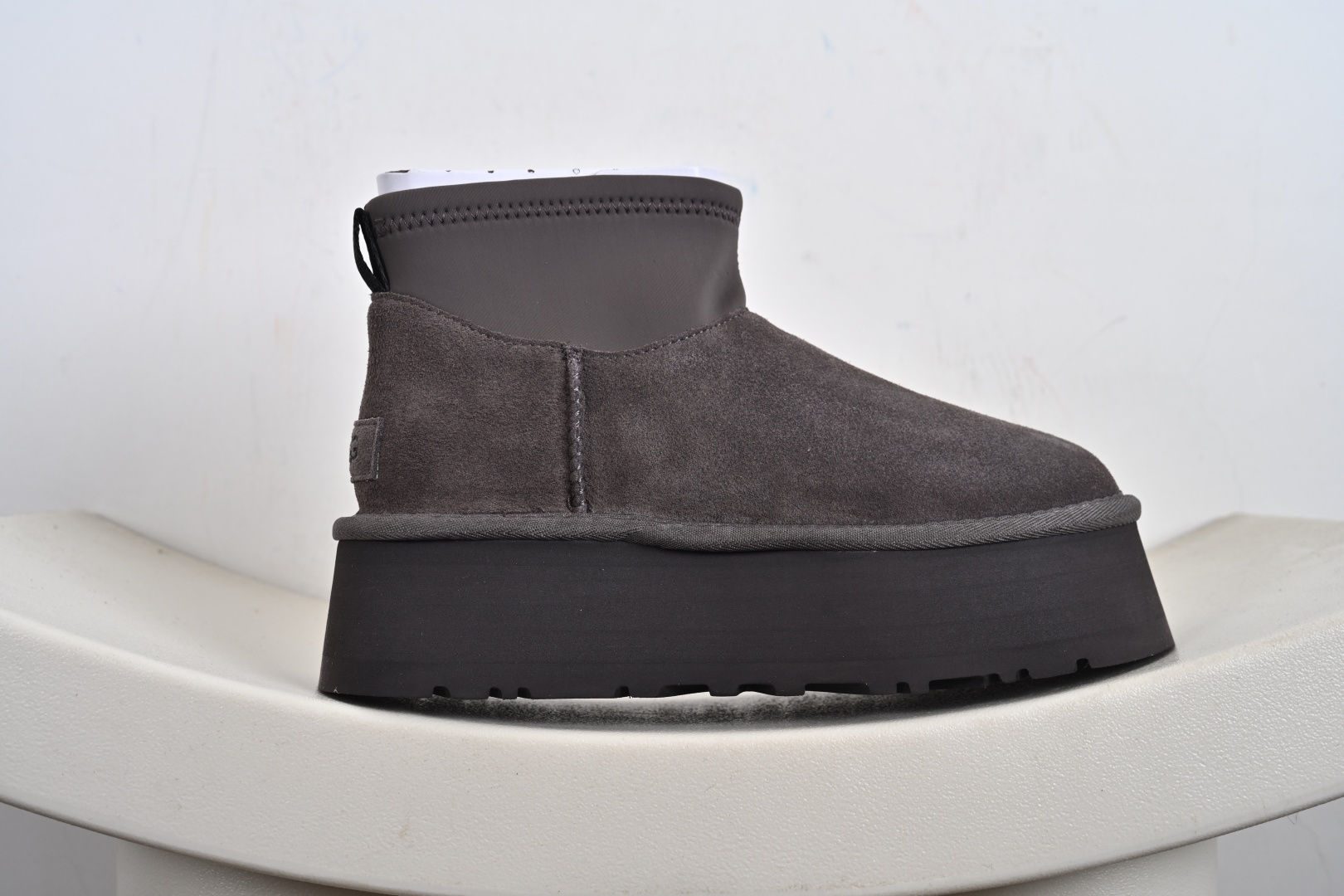 经典款 羊皮毛一体雪地靴 TREADLITE”轻翼”科技外底 1168170