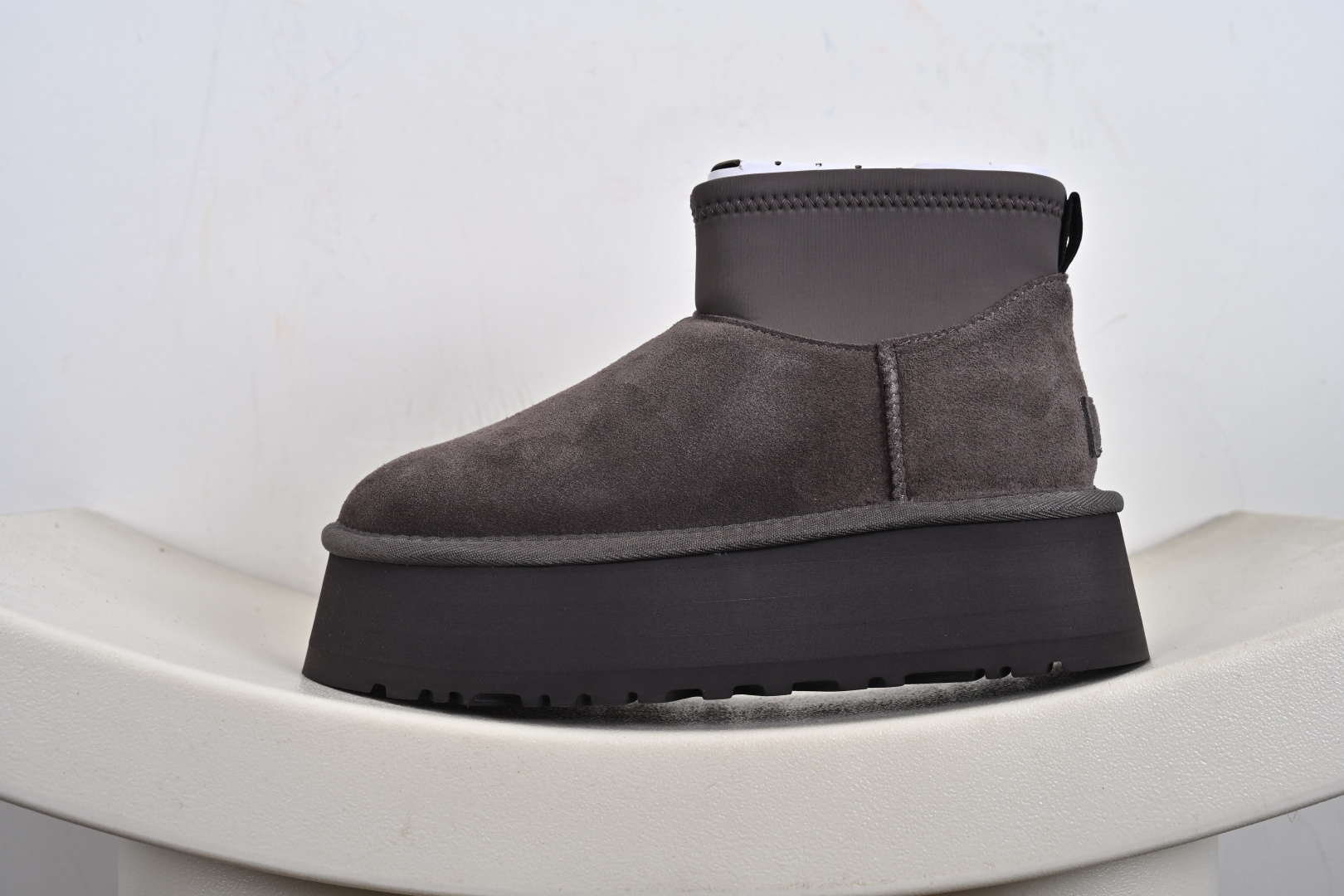 经典款 羊皮毛一体雪地靴 TREADLITE”轻翼”科技外底 1168170