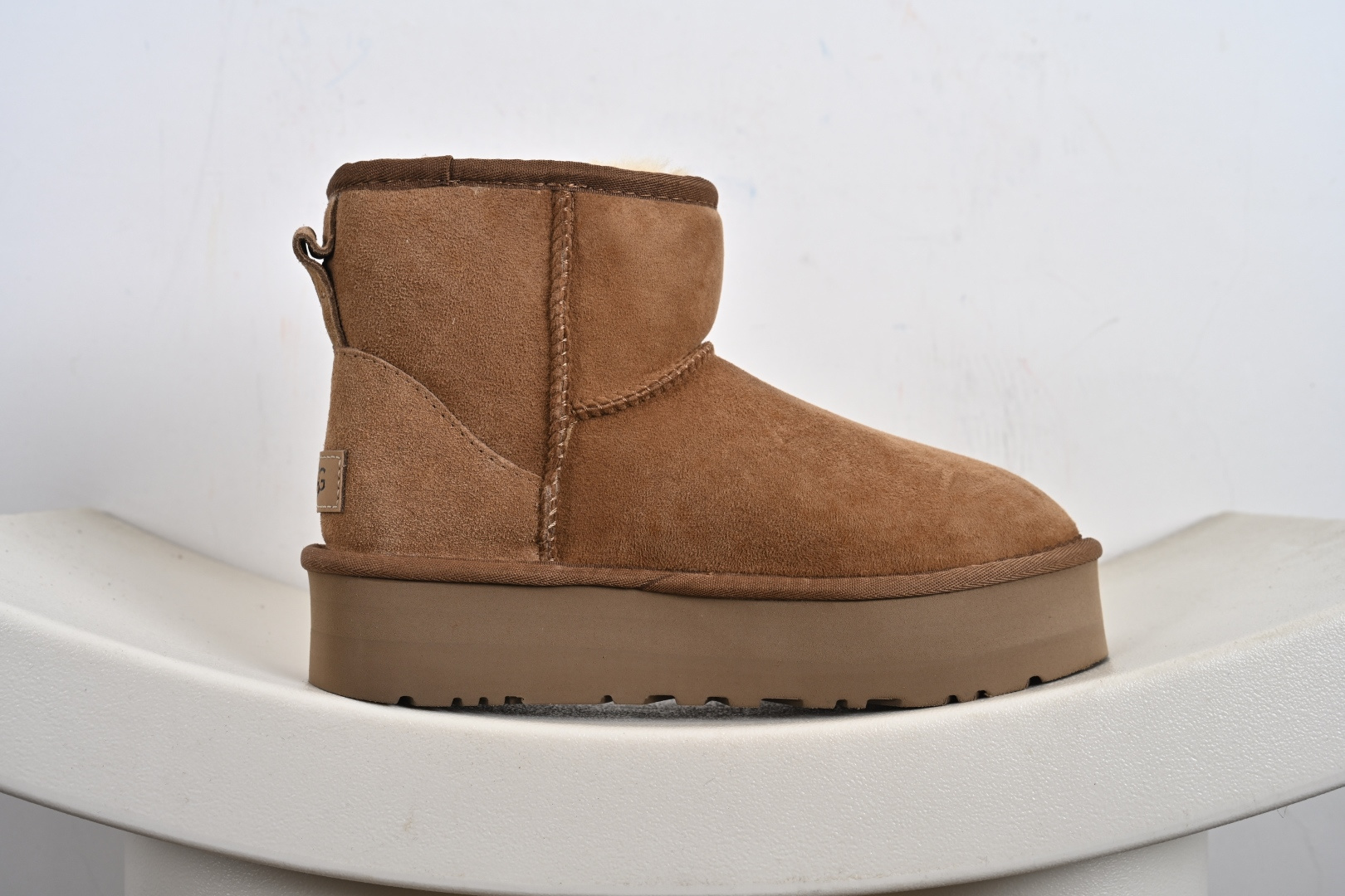 经典款 羊皮毛一体雪地靴 TREADLITE”轻翼”科技外底 1134991