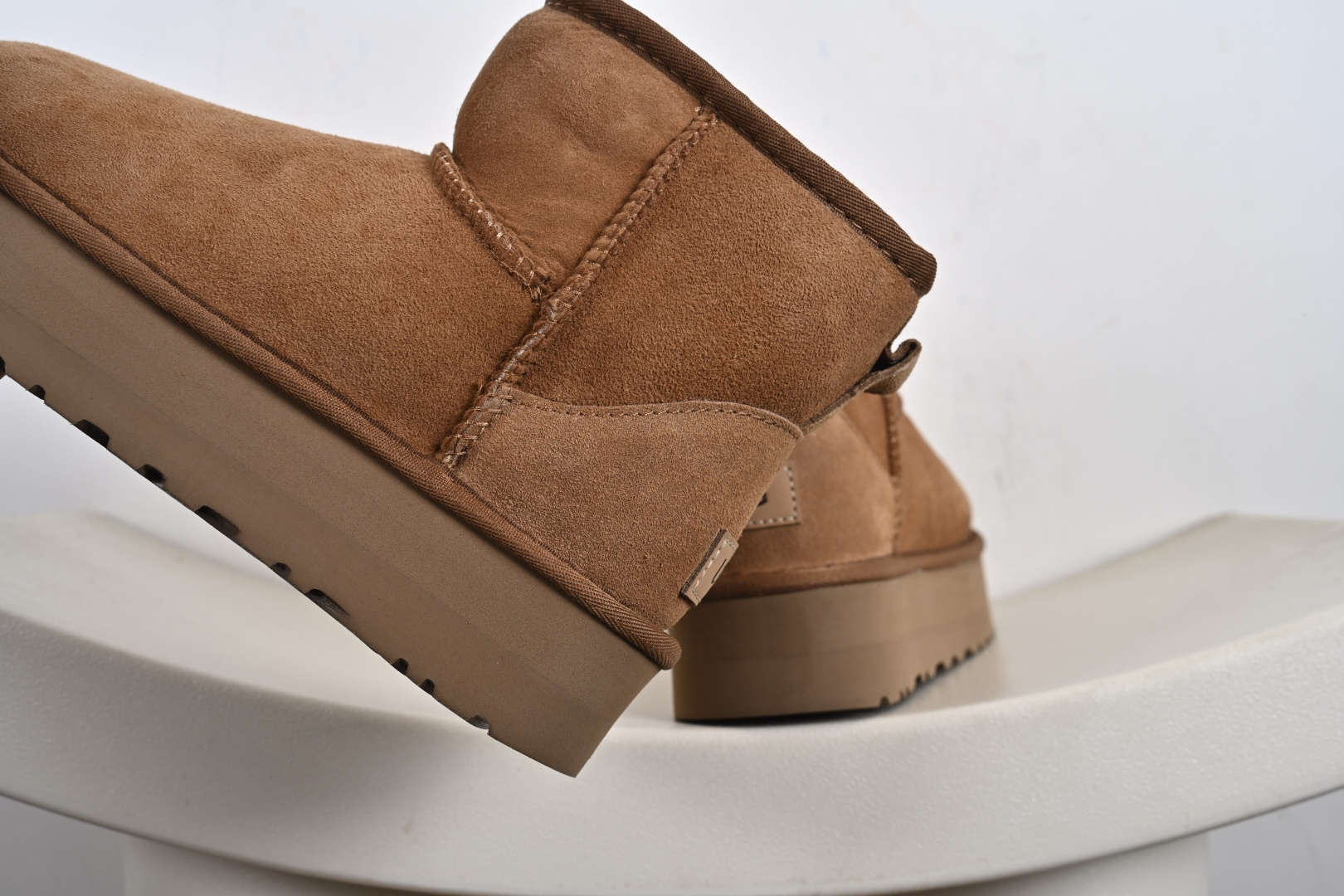 经典款 羊皮毛一体雪地靴 TREADLITE”轻翼”科技外底 1134991