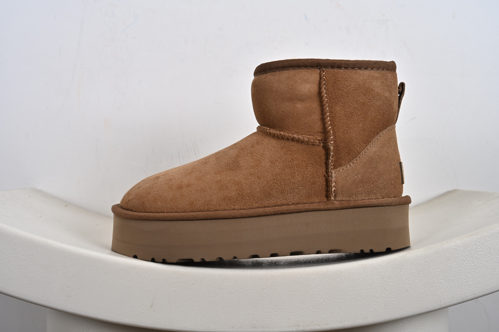 经典款 羊皮毛一体雪地靴 TREADLITE”轻翼”科技外底 1134991