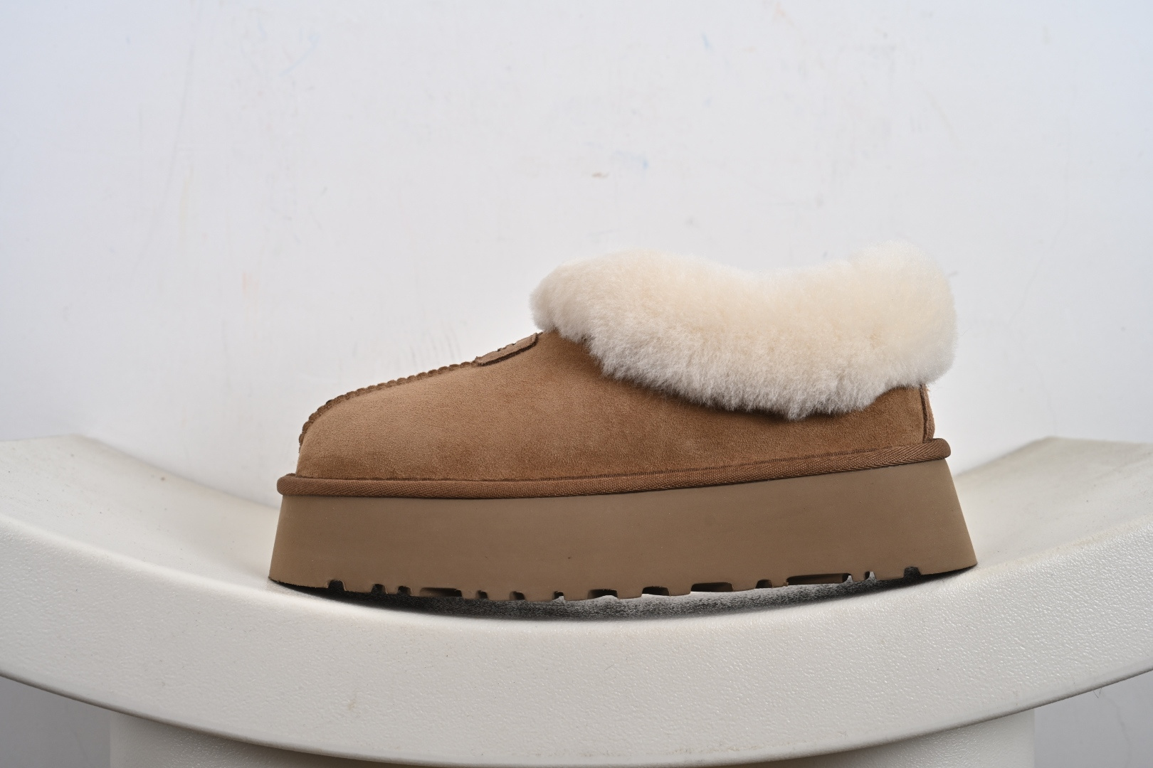 经典款 羊皮毛一体雪地靴 TREADLITE”轻翼”科技外底 1134810