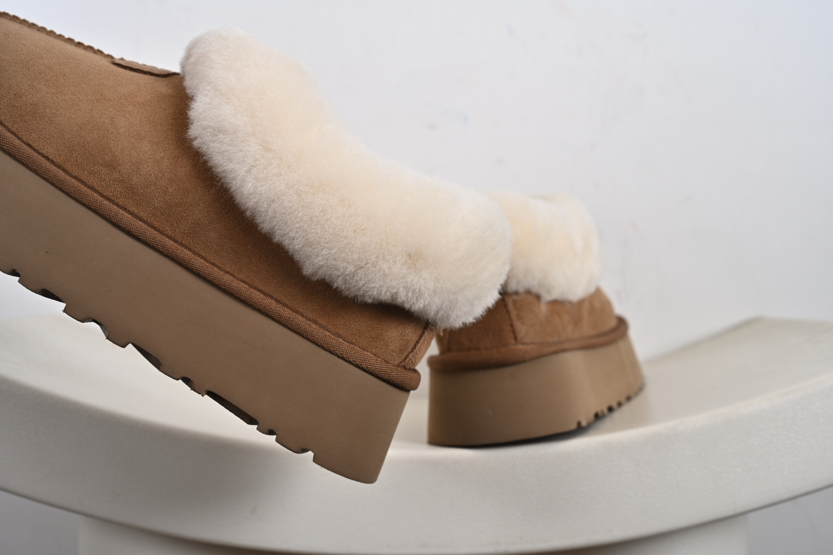 经典款 羊皮毛一体雪地靴 TREADLITE”轻翼”科技外底 1134810