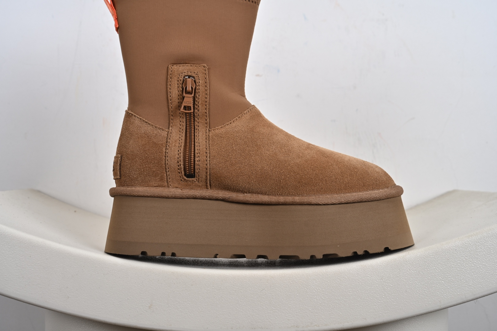 经典款 羊皮毛一体雪地靴 市面最正版型 TREADLITE”轻翼”科技外底 1144031