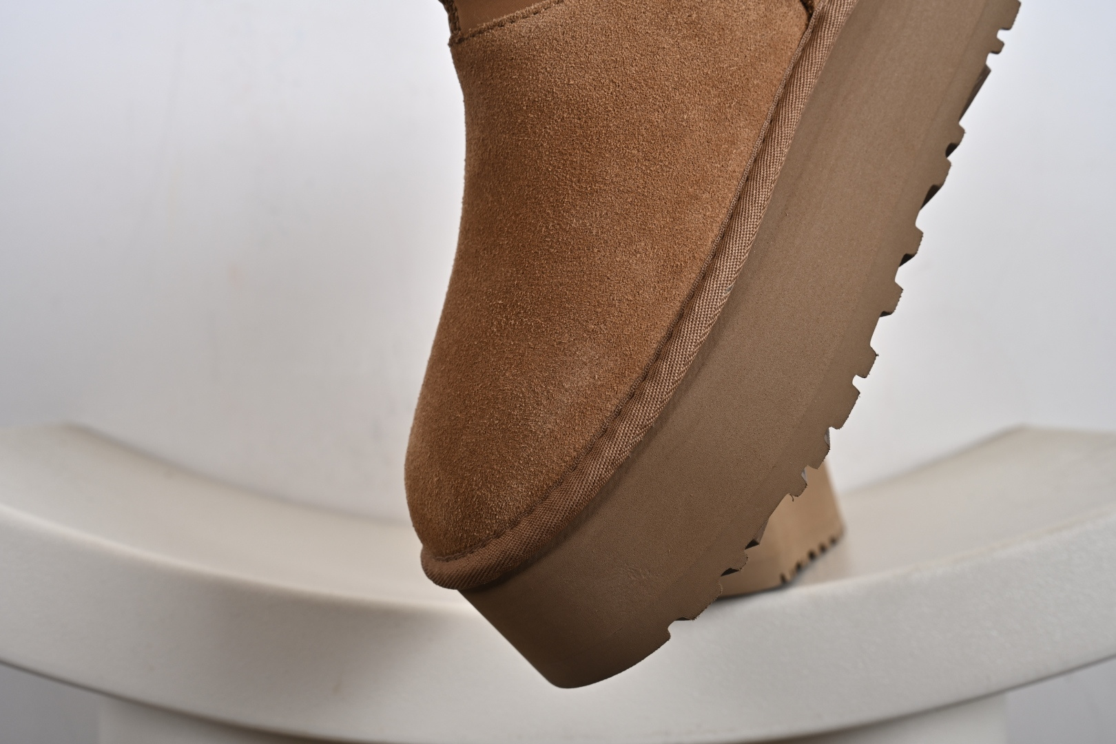 经典款 羊皮毛一体雪地靴 市面最正版型 TREADLITE”轻翼”科技外底 1144031