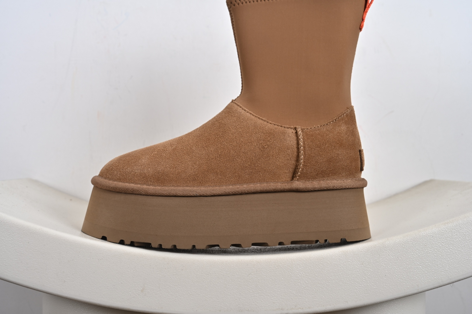 经典款 羊皮毛一体雪地靴 市面最正版型 TREADLITE”轻翼”科技外底 1144031