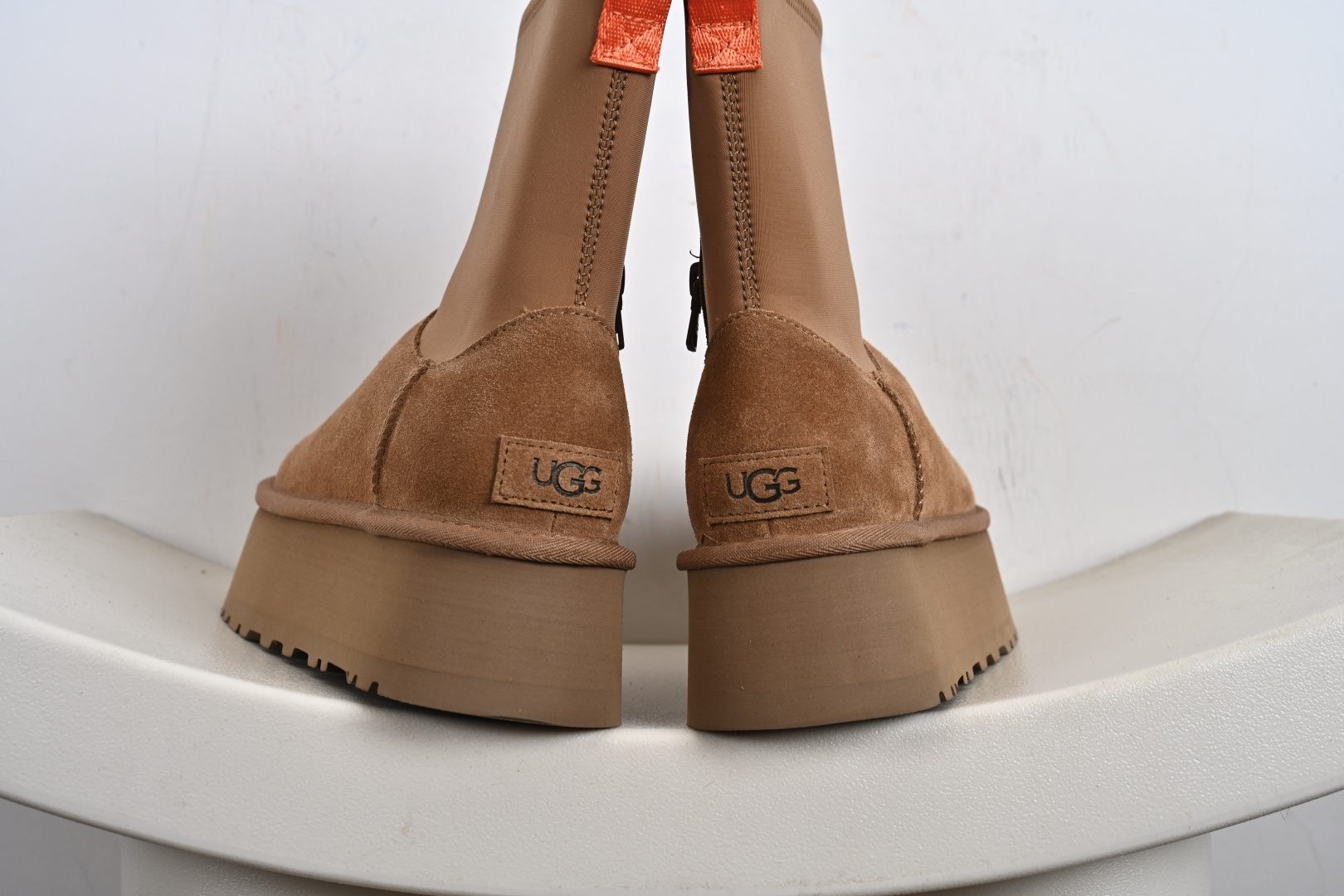 经典款 羊皮毛一体雪地靴 市面最正版型 TREADLITE”轻翼”科技外底 1144031