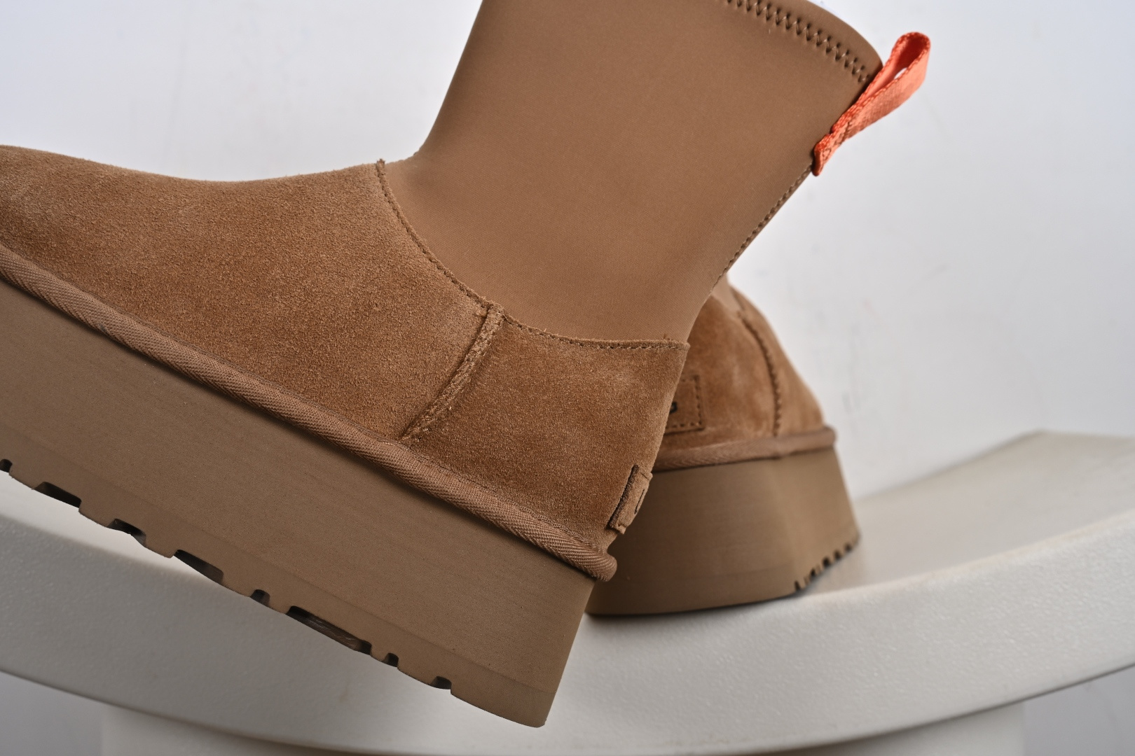 经典款 羊皮毛一体雪地靴 市面最正版型 TREADLITE”轻翼”科技外底 1144031