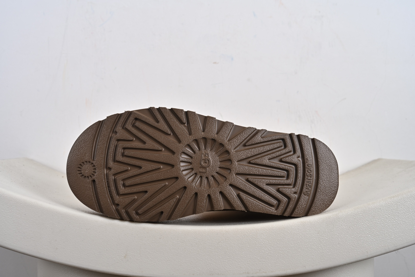 经典款 羊皮毛一体雪地靴 市面最正版型 TREADLITE”轻翼”科技外底 1144031