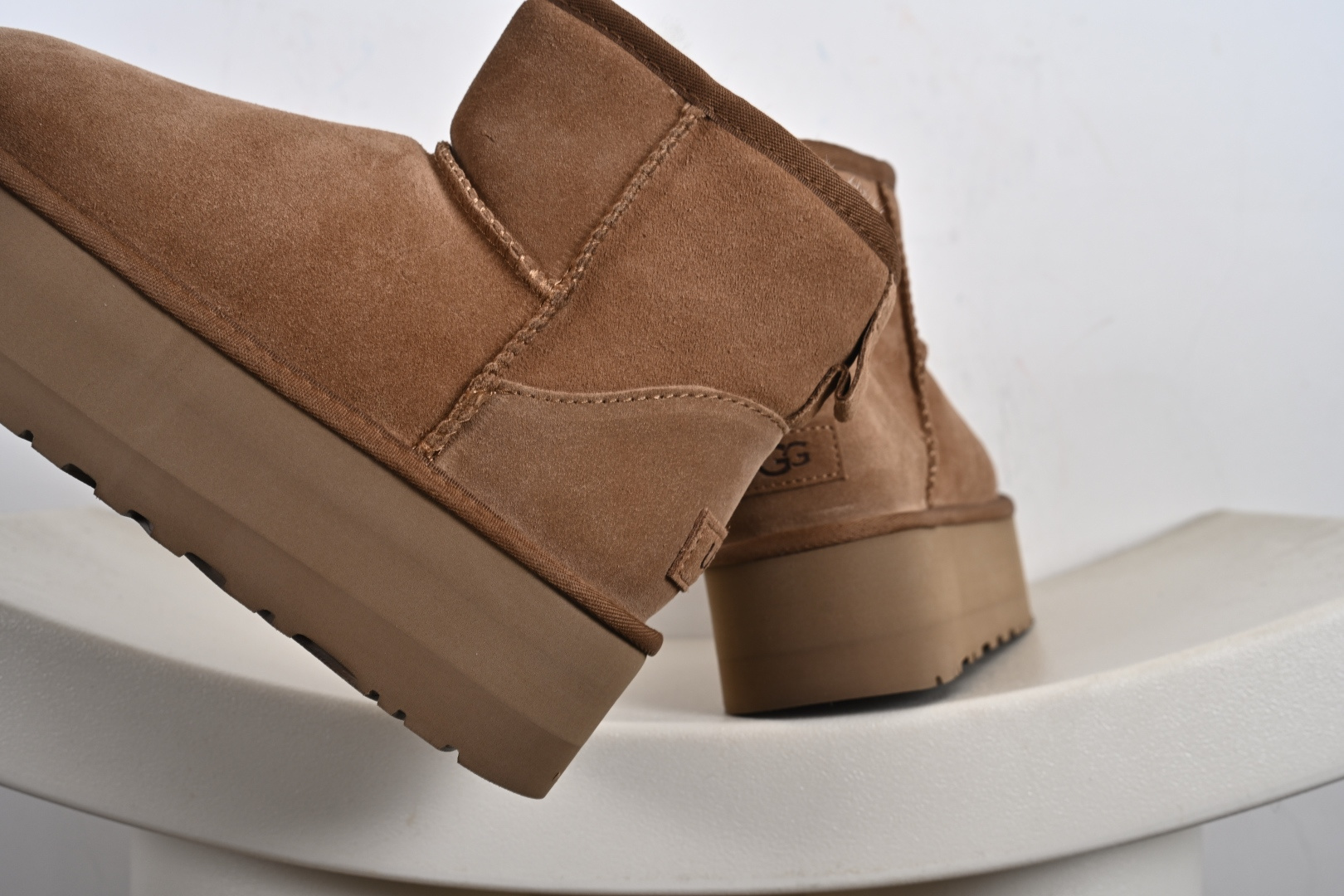 经典款 羊皮毛一体雪地靴 TREADLITE”轻翼”科技外底 1134991