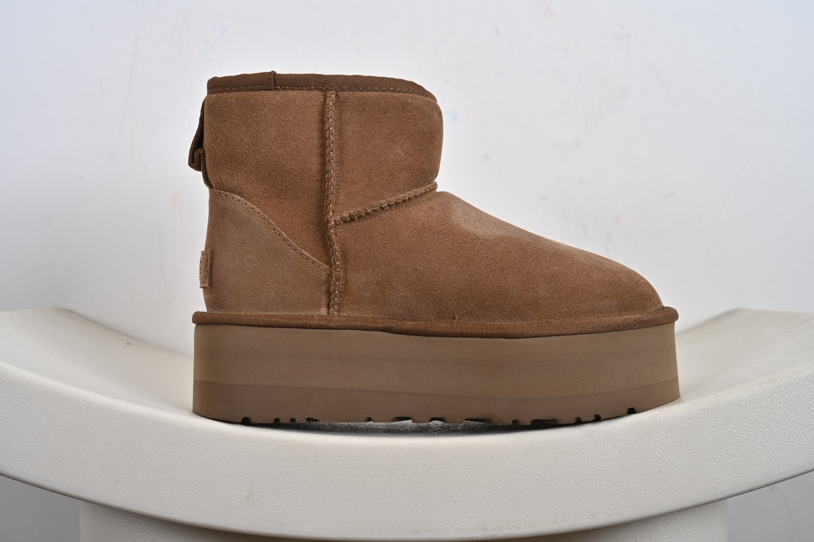 经典款 羊皮毛一体雪地靴 TREADLITE”轻翼”科技外底 1134991