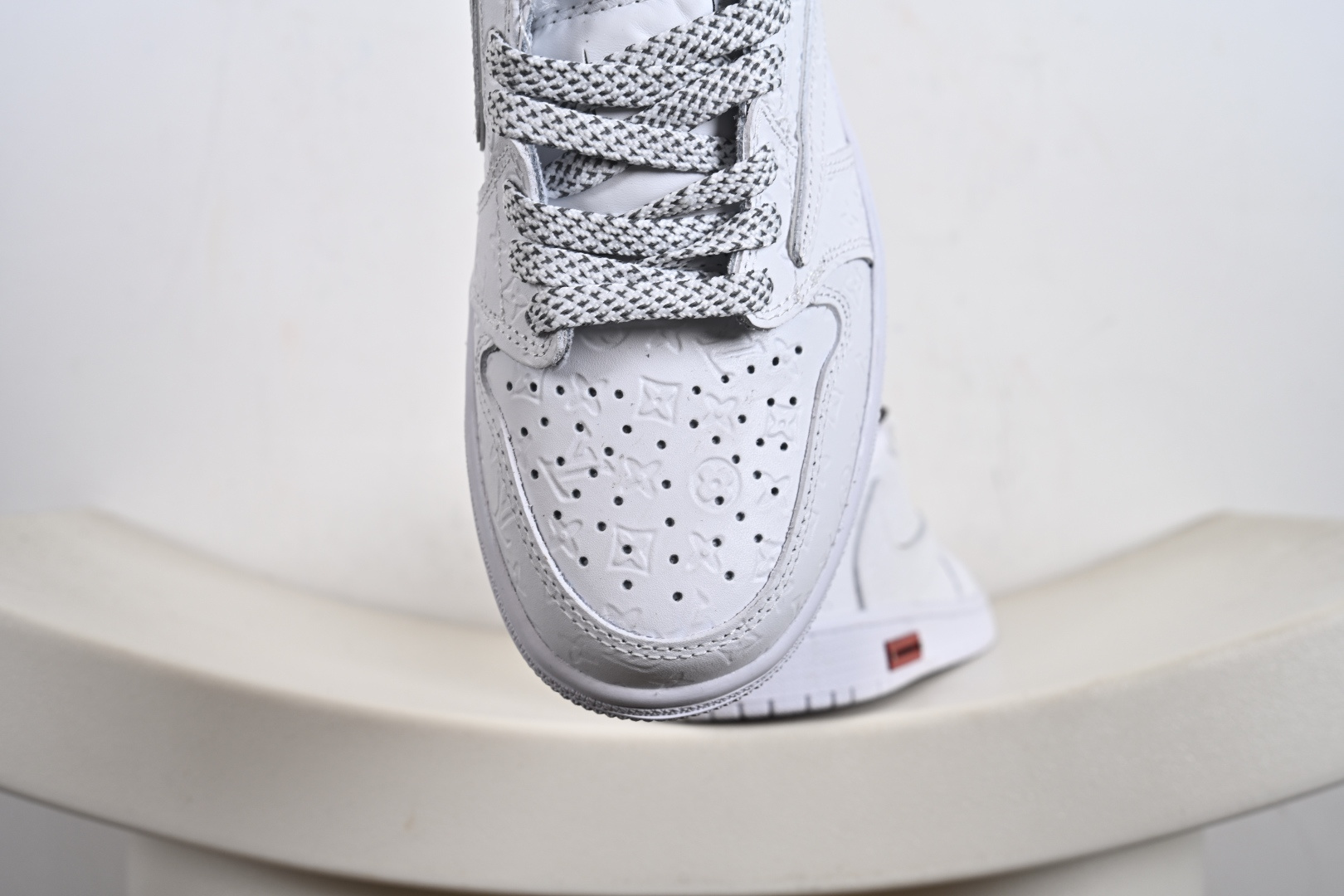 Travis Scott x Fragment Design x Jordan Air Jordan 1 Low OG SP “路易威登LV联名---纯白LV倒钩立体印花” XS2025-076