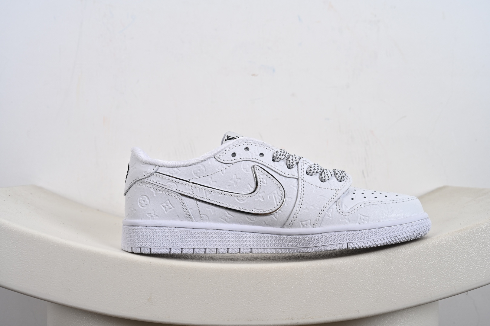 Travis Scott x Fragment Design x Jordan Air Jordan 1 Low OG SP “路易威登LV联名---纯白LV倒钩立体印花” XS2025-076