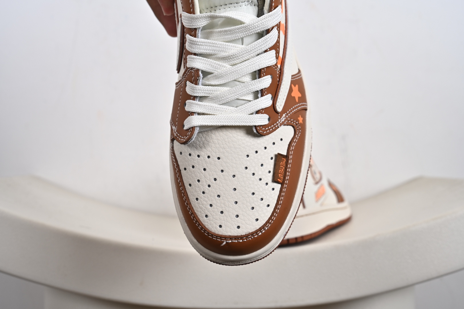 定制版Labubu x Travis Scott x Air Jordan 1 Low 拉布布 x AJ1 低帮 梦幻棕白倒钩 DZ5899-020