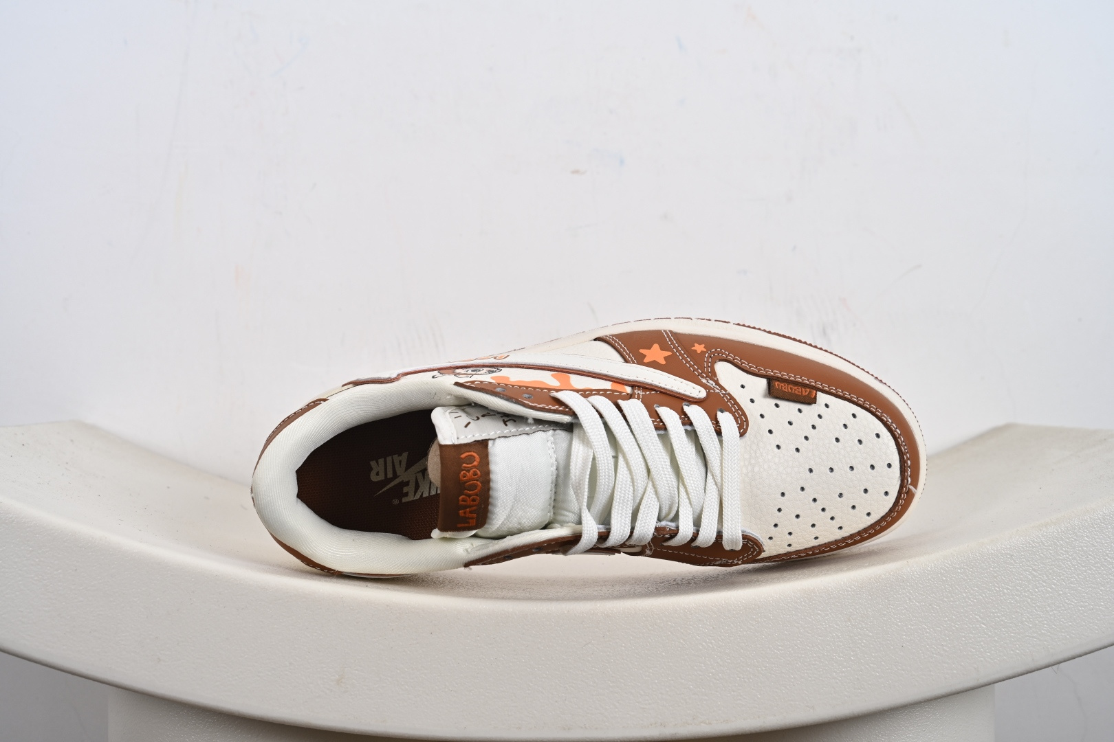 定制版Labubu x Travis Scott x Air Jordan 1 Low 拉布布 x AJ1 低帮 梦幻棕白倒钩 DZ5899-020