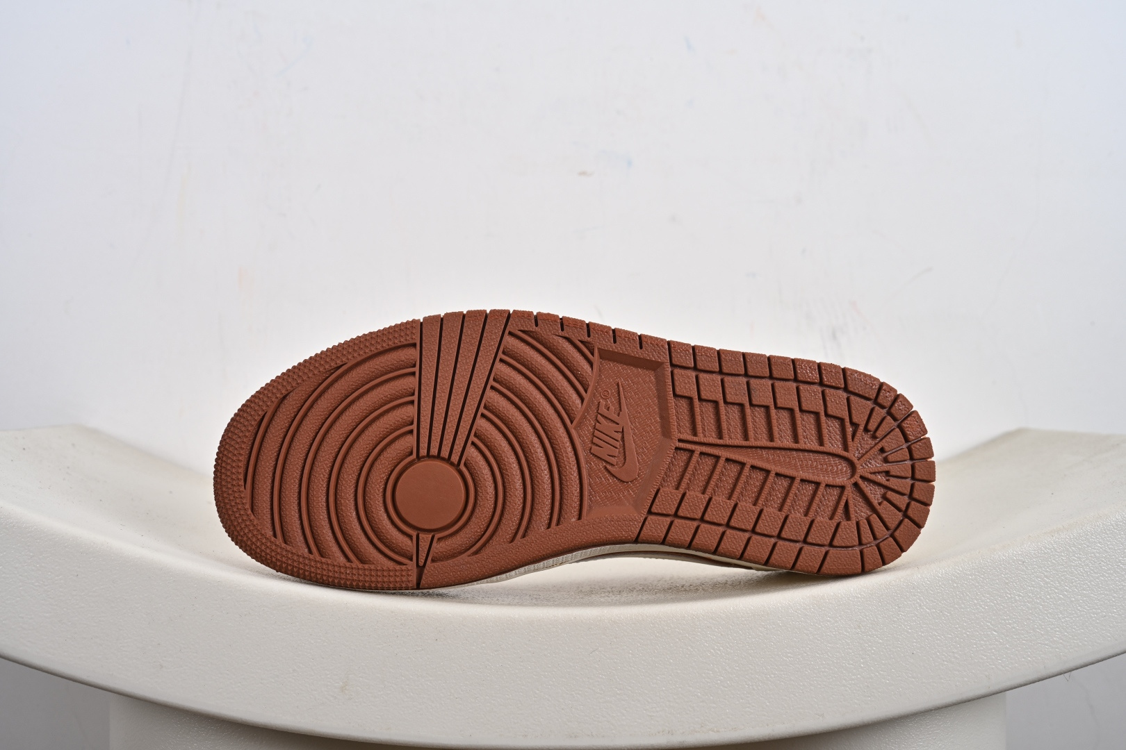 定制版Labubu x Travis Scott x Air Jordan 1 Low 拉布布 x AJ1 低帮 梦幻棕白倒钩 DZ5899-020