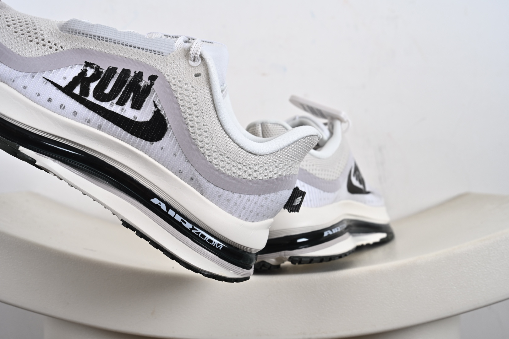 Nike Air Zoom Pegasus Premium 耐克新款气垫缓震休闲跑步鞋 IH2288-001