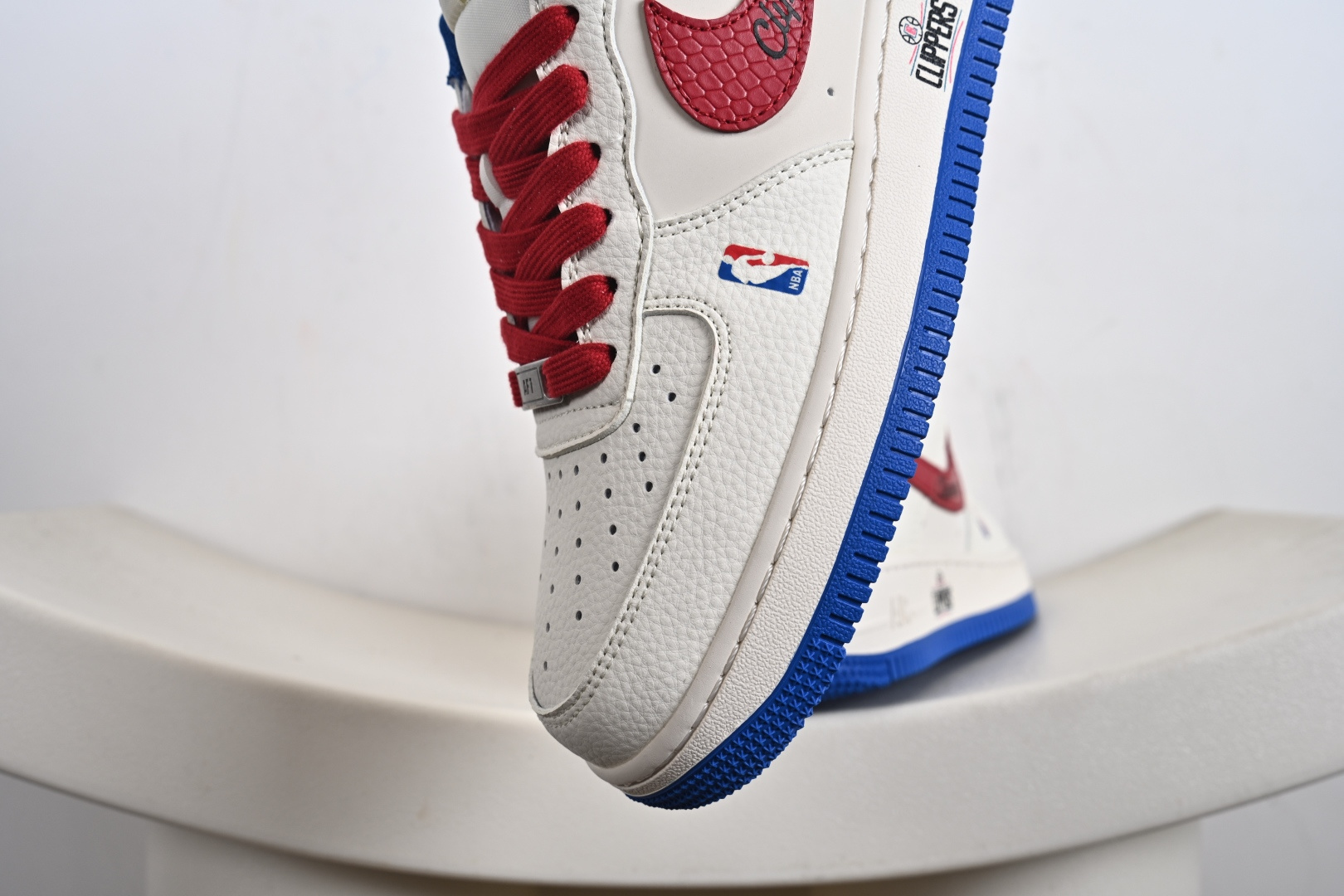 定制版NK Air Force 1 '07 Low “NBA联名——快船米蓝红”空军一号 低帮 运动鞋 休闲鞋 QW5606-274