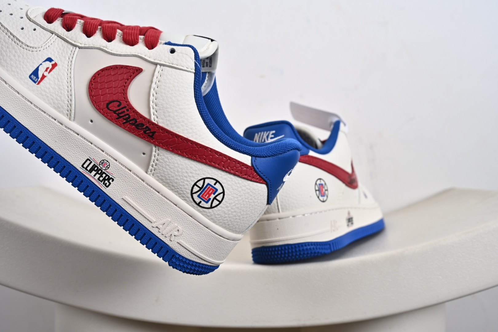定制版NK Air Force 1 '07 Low “NBA联名——快船米蓝红”空军一号 低帮 运动鞋 休闲鞋 QW5606-274