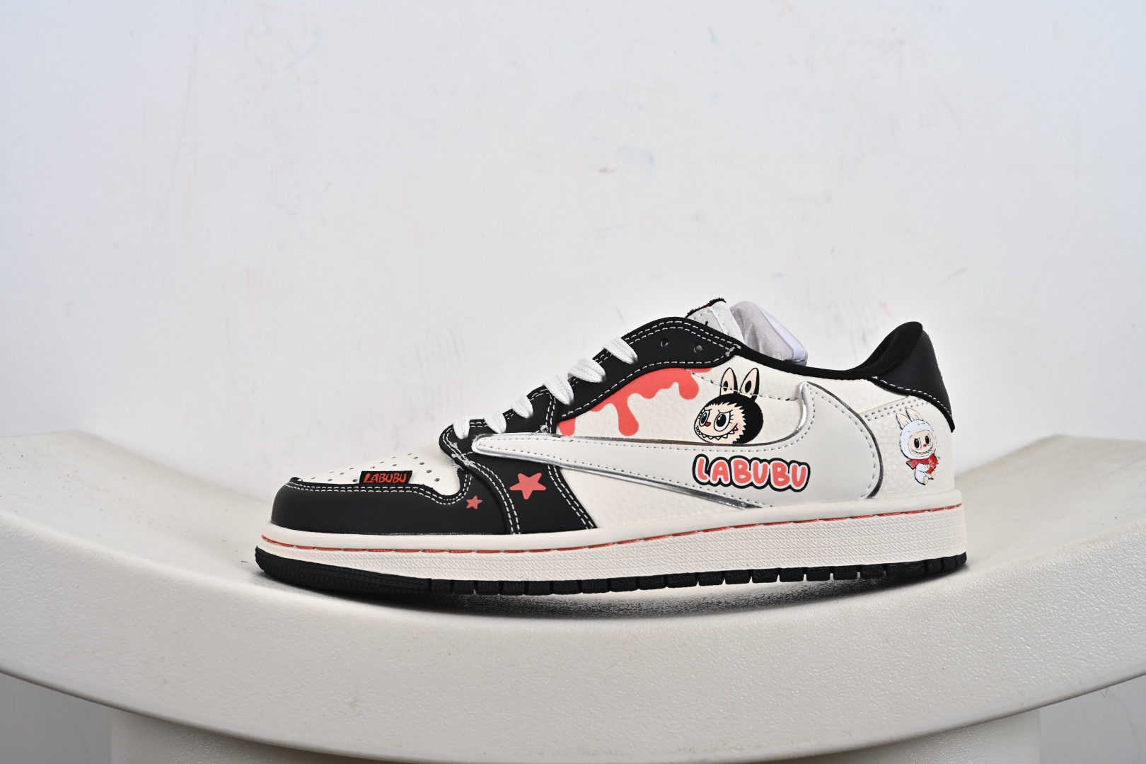 定制版Labubu x Travis Scott x Air Jordan 1 Low 拉布布 x AJ1 低帮 AJ1 乔丹1代 aj1 乔1 低邦 棕白倒勾联名 乔丹篮球鞋系列 DZ5899-019
