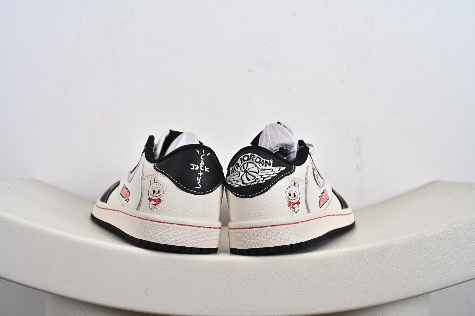 定制版Labubu x Travis Scott x Air Jordan 1 Low 拉布布 x AJ1 低帮 AJ1 乔丹1代 aj1 乔1 低邦 棕白倒勾联名 乔丹篮球鞋系列 DZ5899-019