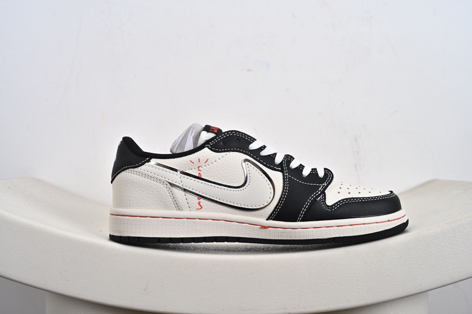 定制版Labubu x Travis Scott x Air Jordan 1 Low 拉布布 x AJ1 低帮 AJ1 乔丹1代 aj1 乔1 低邦 棕白倒勾联名 乔丹篮球鞋系列 DZ5899-019