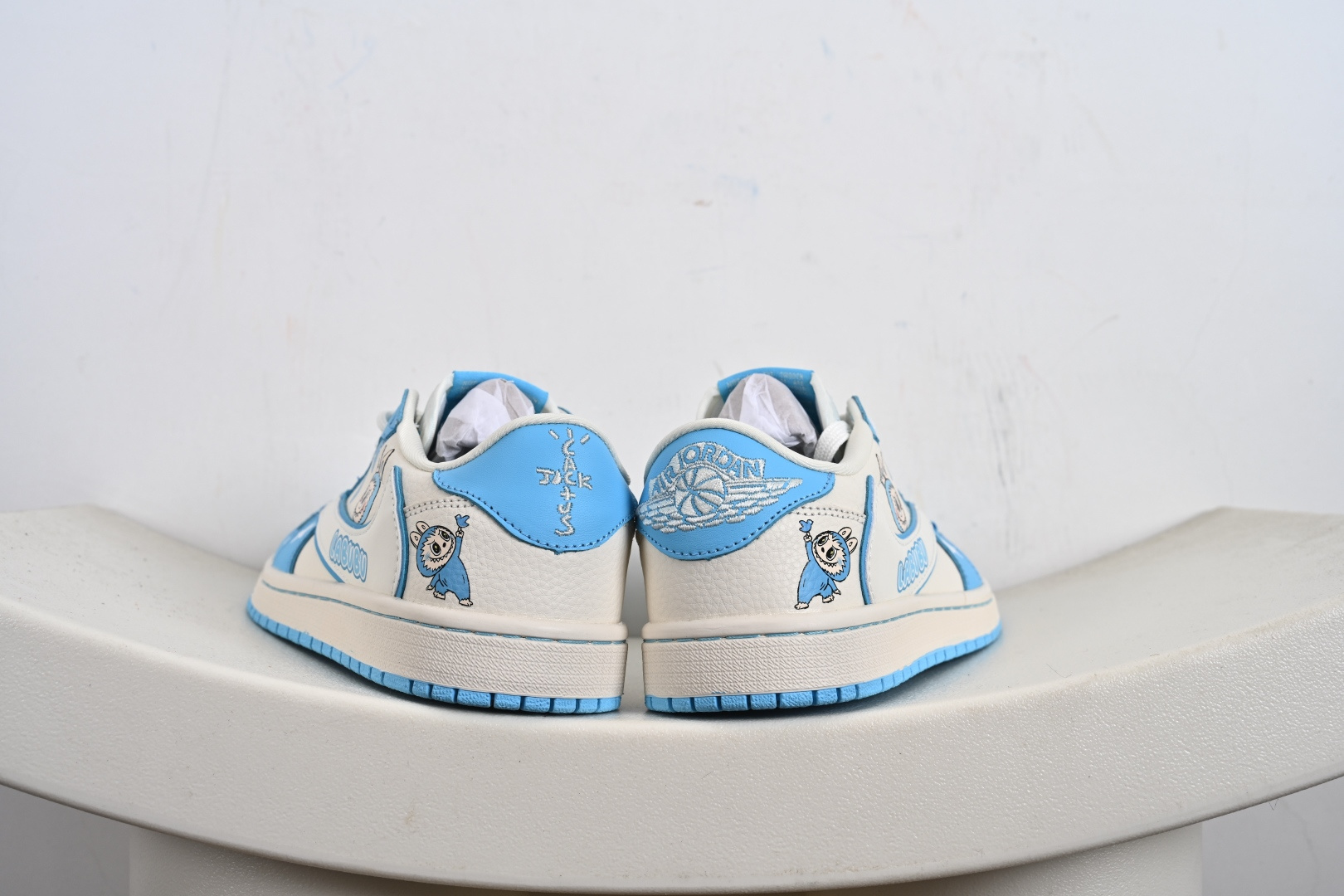 定制版Labubu x Travis Scott x Air Jordan 1 Low 拉布布 x AJ1 低帮 梦幻蓝白倒钩 AJ1 乔丹1代 aj1 乔1 低邦 蓝白倒勾联名 DZ5899-022