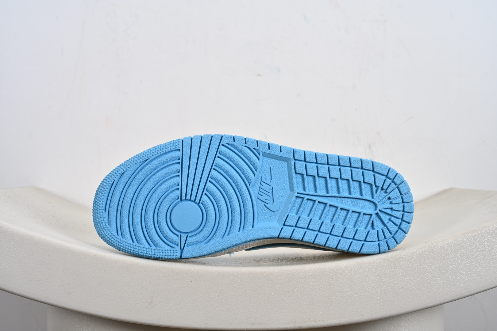 定制版Labubu x Travis Scott x Air Jordan 1 Low 拉布布 x AJ1 低帮 梦幻蓝白倒钩 AJ1 乔丹1代 aj1 乔1 低邦 蓝白倒勾联名 DZ5899-022