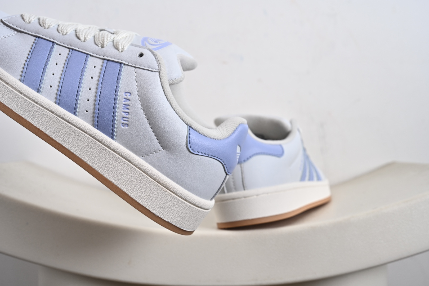 Adidas CAMPUS OOs W 阿迪达斯学院系列 面包风经典复古低帮百搭休闲运动板鞋 JQ7768