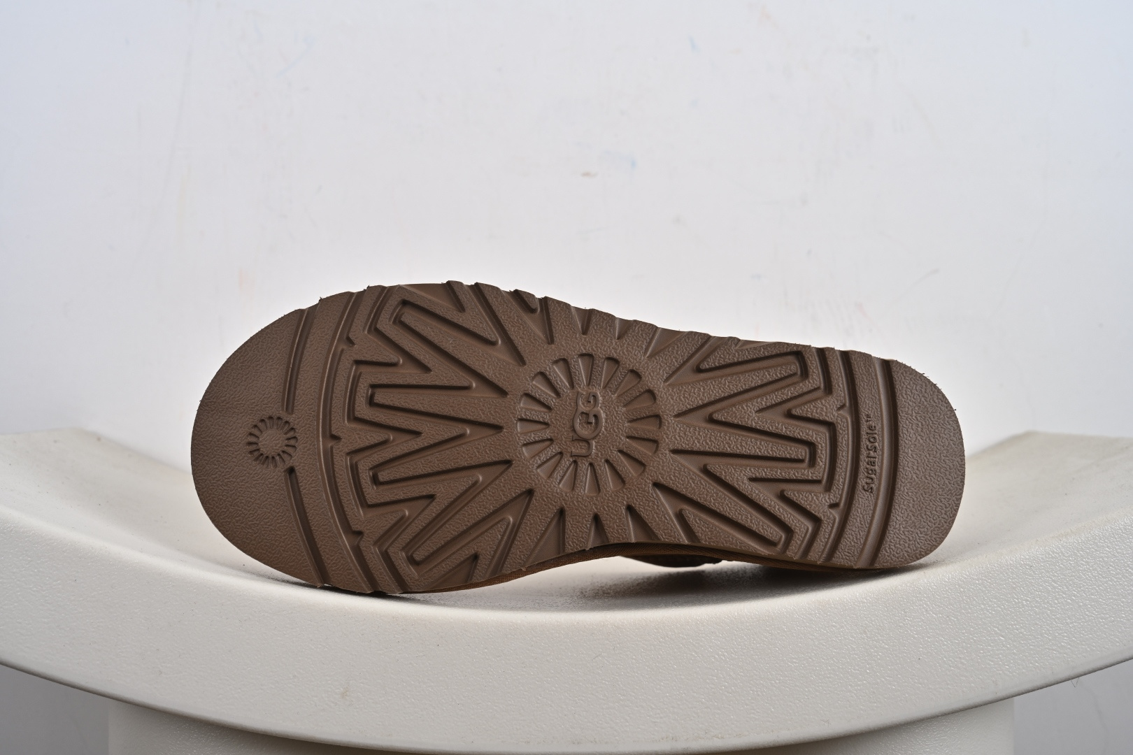 经典款 羊皮毛一体雪地靴 TREADLITE”轻翼”科技外底 1137391