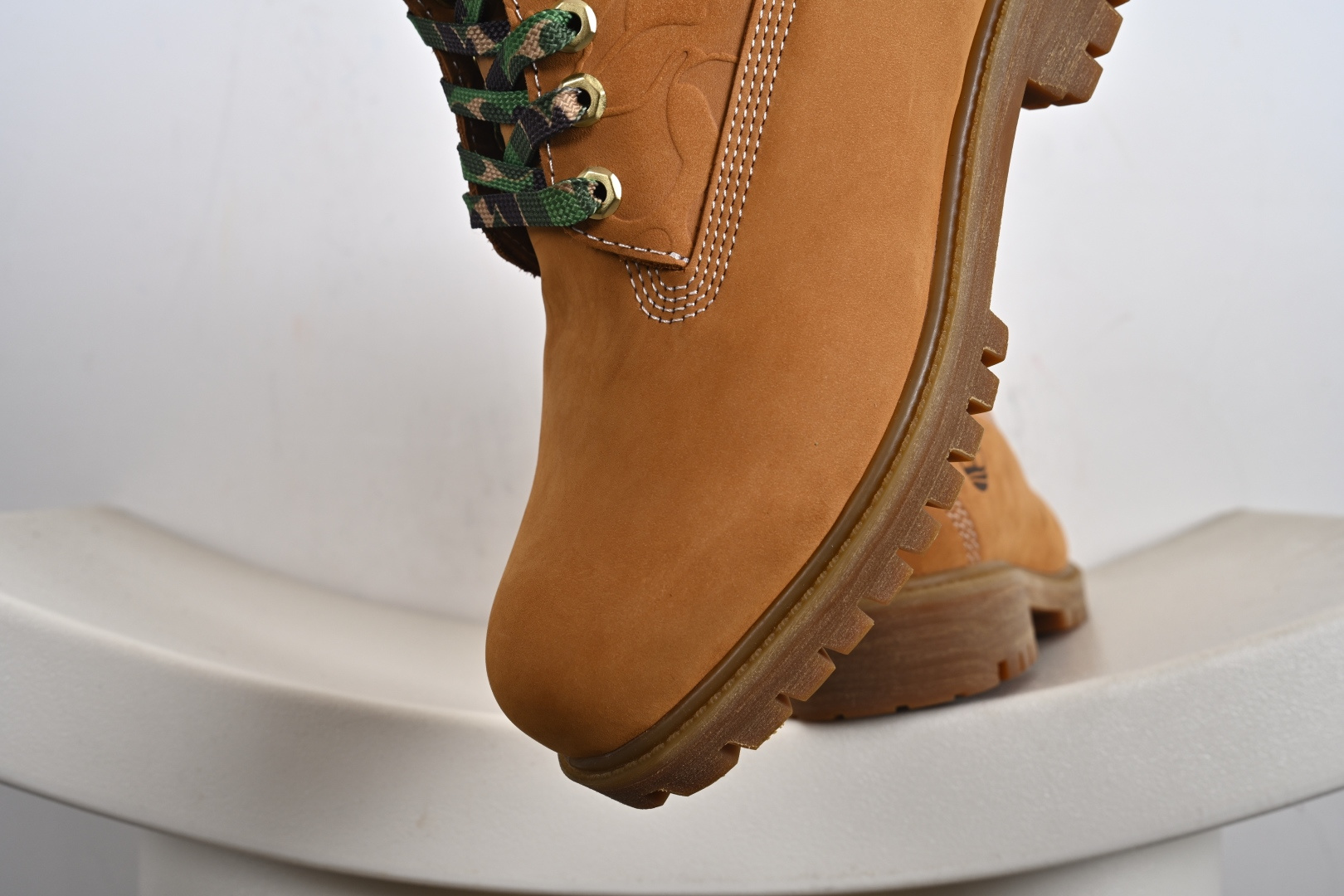 Timberland x Bape x Undefeated 天伯伦x猿人头x不败 超限量三方联名款 TB0A1R7Y231