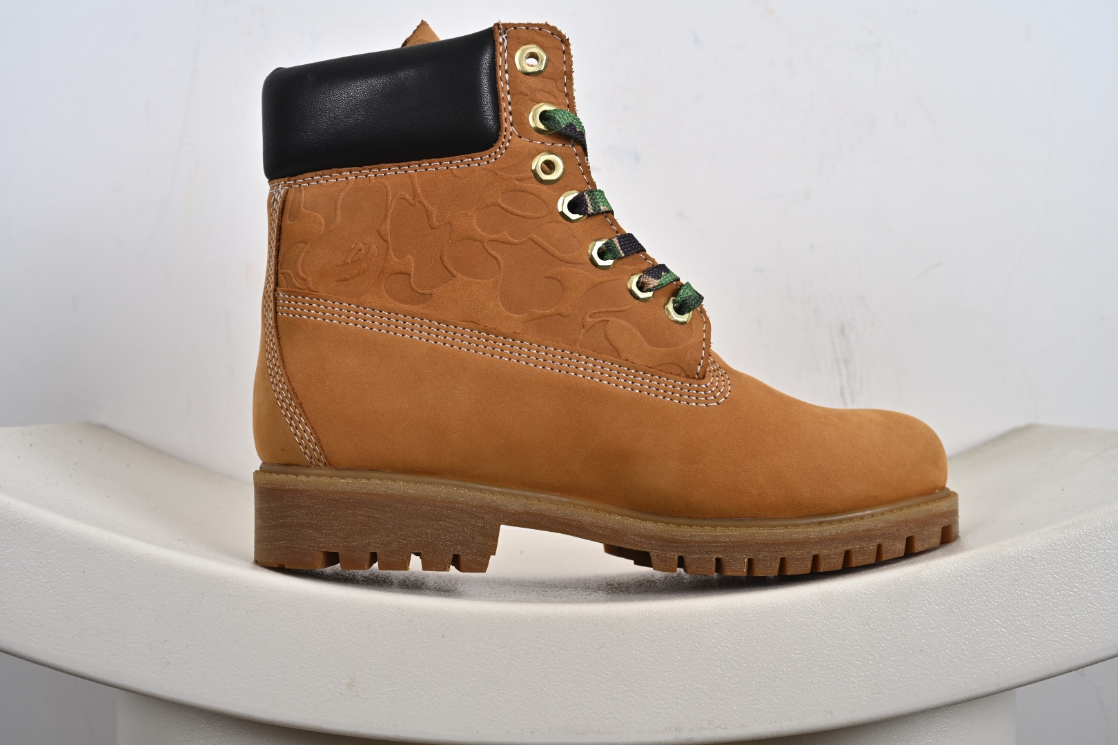 Timberland x Bape x Undefeated 天伯伦x猿人头x不败 超限量三方联名款 TB0A1R7Y231