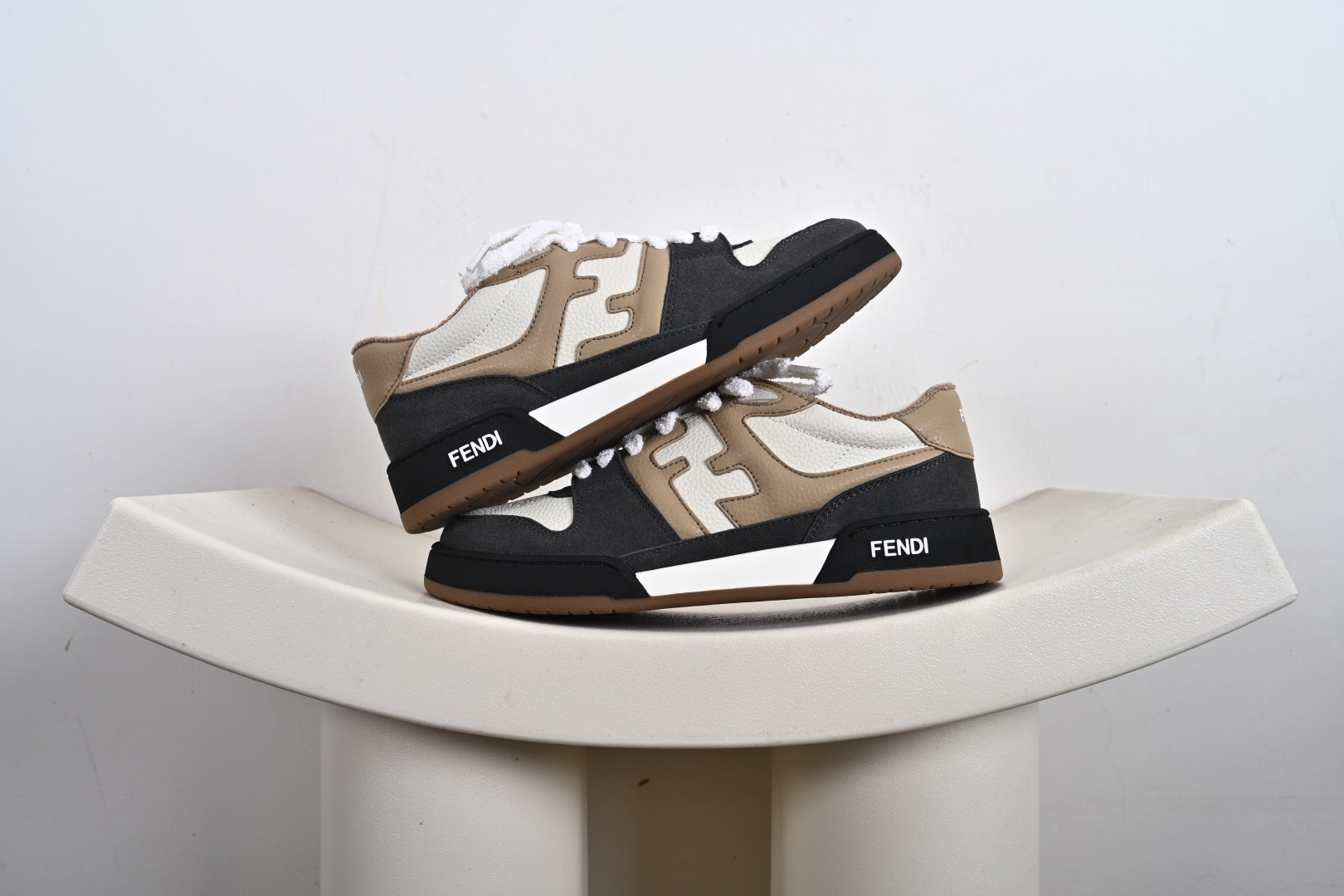 FENDI芬迪match最新爆款情侣款运动鞋板鞋