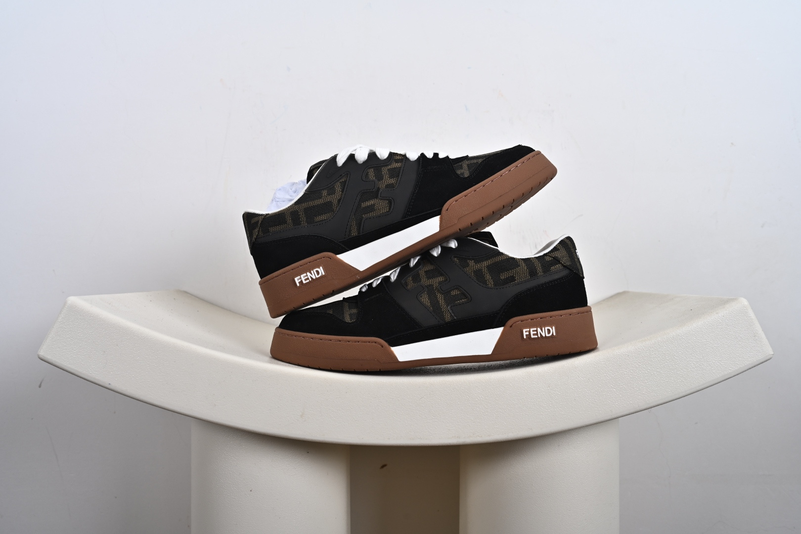 FENDI芬迪match最新爆款情侣款运动鞋板鞋