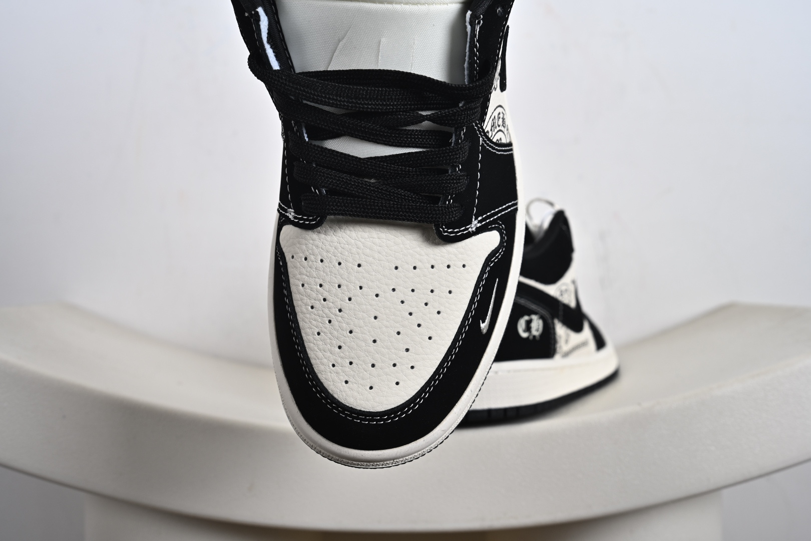 Air Jordan 1 Low × Chrome Hearts联名 高端定制 低帮复古篮球鞋 QJ2025-003