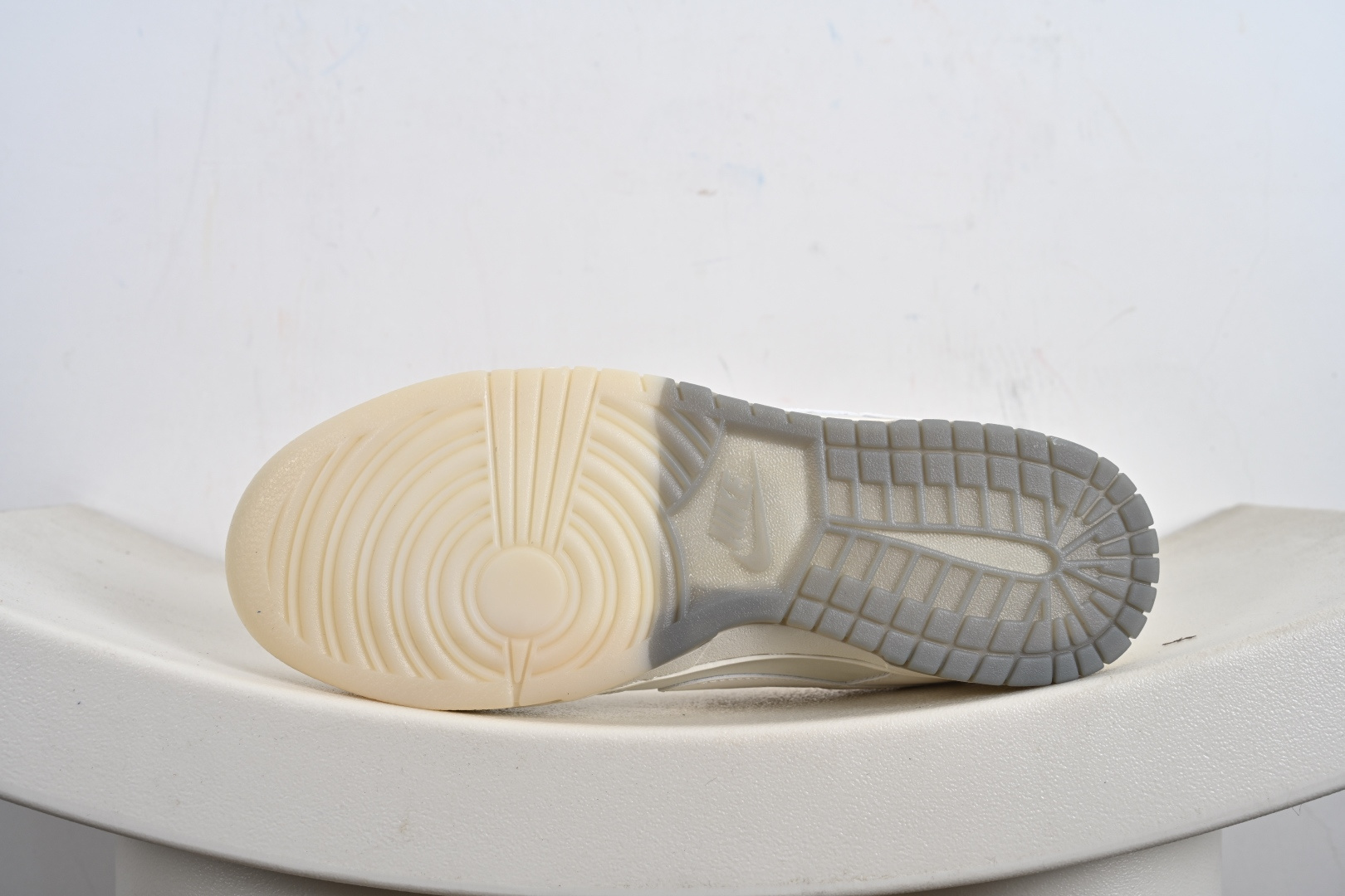 NK SB Dunk Low 联名 米灰双勾水晶底 周年高端定制 低帮休闲板鞋 XX3168-190