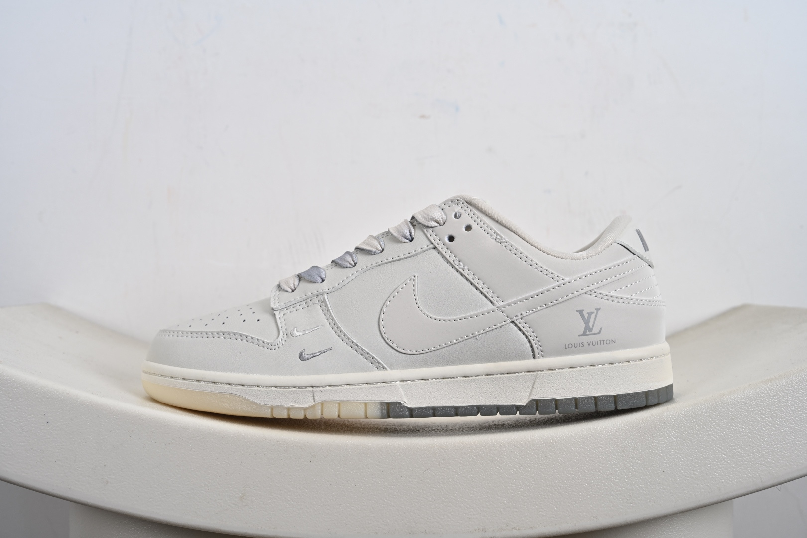 NK SB Dunk Low 联名 米灰双勾水晶底 周年高端定制 低帮休闲板鞋 XX3168-190