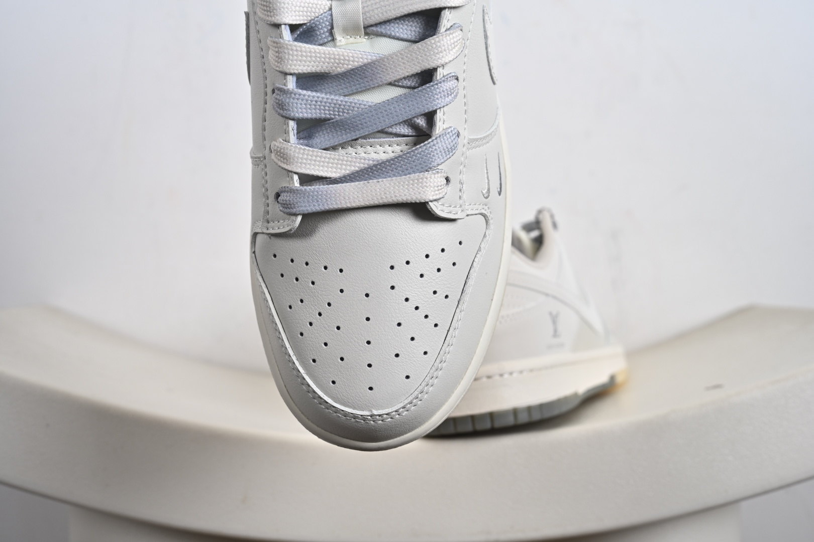 NK SB Dunk Low 联名 米灰双勾水晶底 周年高端定制 低帮休闲板鞋 XX3168-190