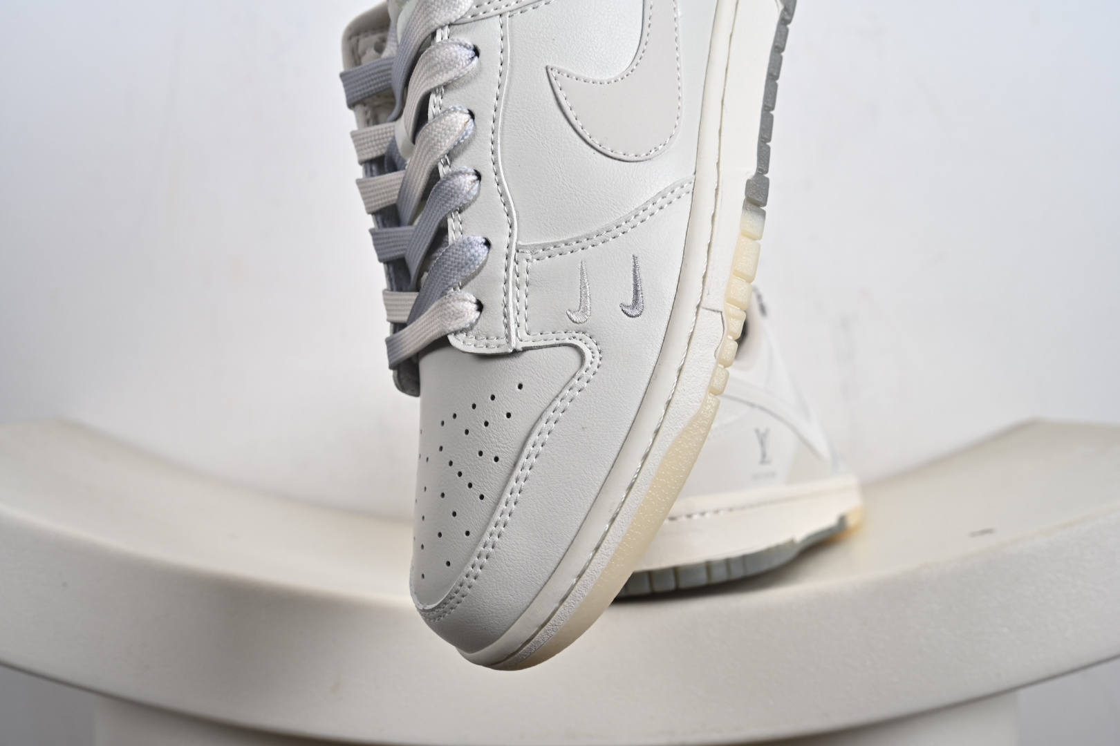 NK SB Dunk Low 联名 米灰双勾水晶底 周年高端定制 低帮休闲板鞋 XX3168-190