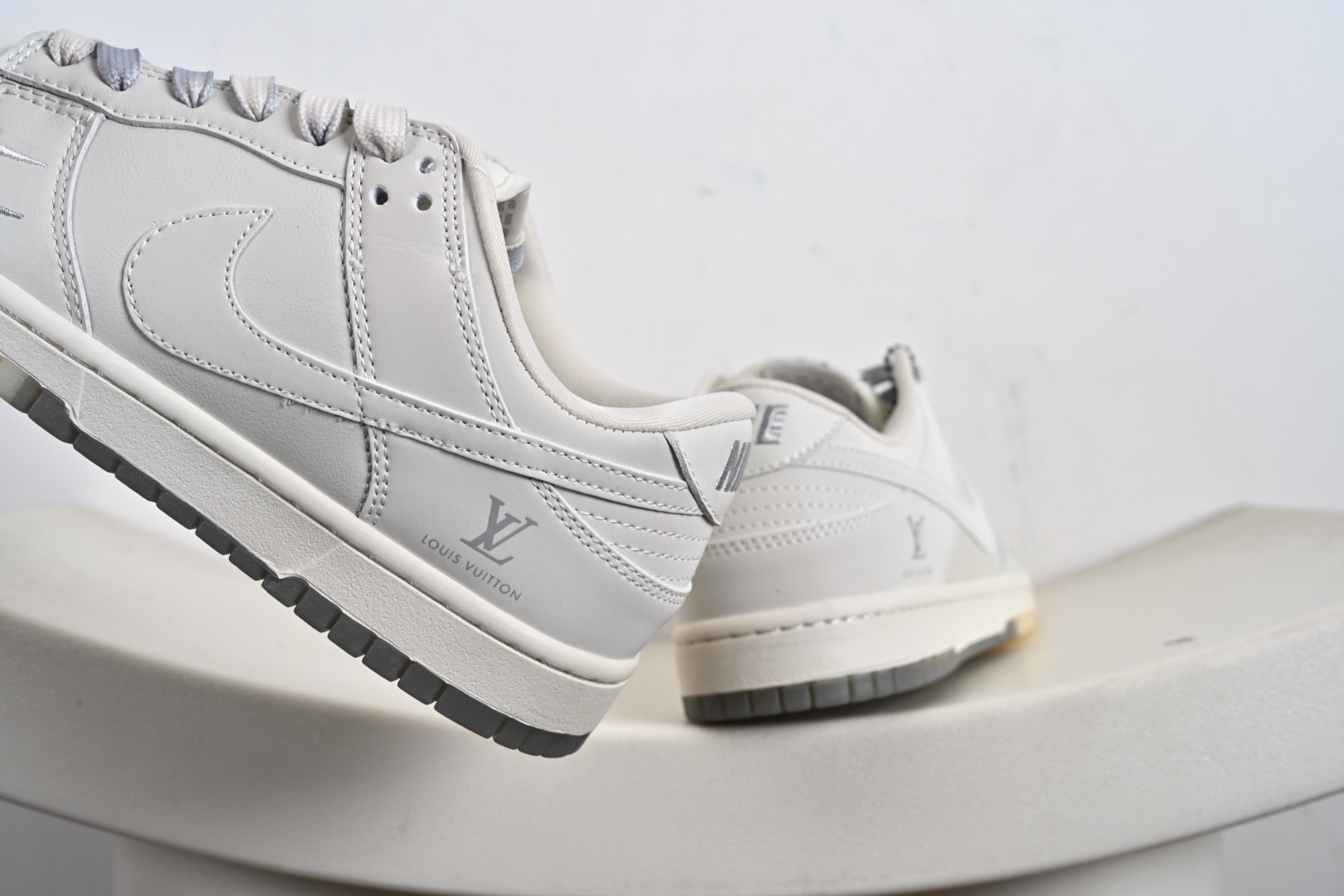 NK SB Dunk Low 联名 米灰双勾水晶底 周年高端定制 低帮休闲板鞋 XX3168-190