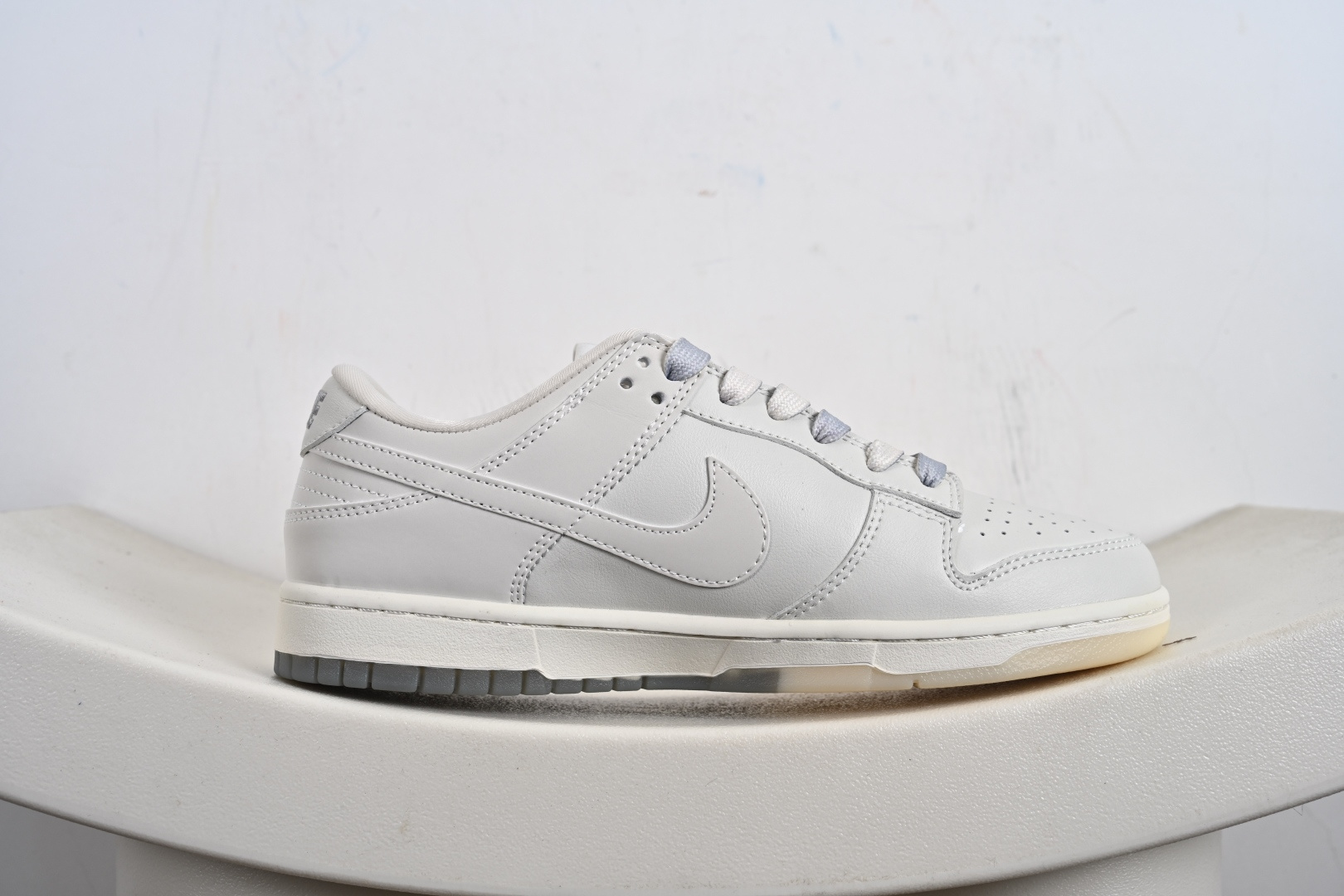 NK SB Dunk Low 联名 米灰双勾水晶底 周年高端定制 低帮休闲板鞋 XX3168-190