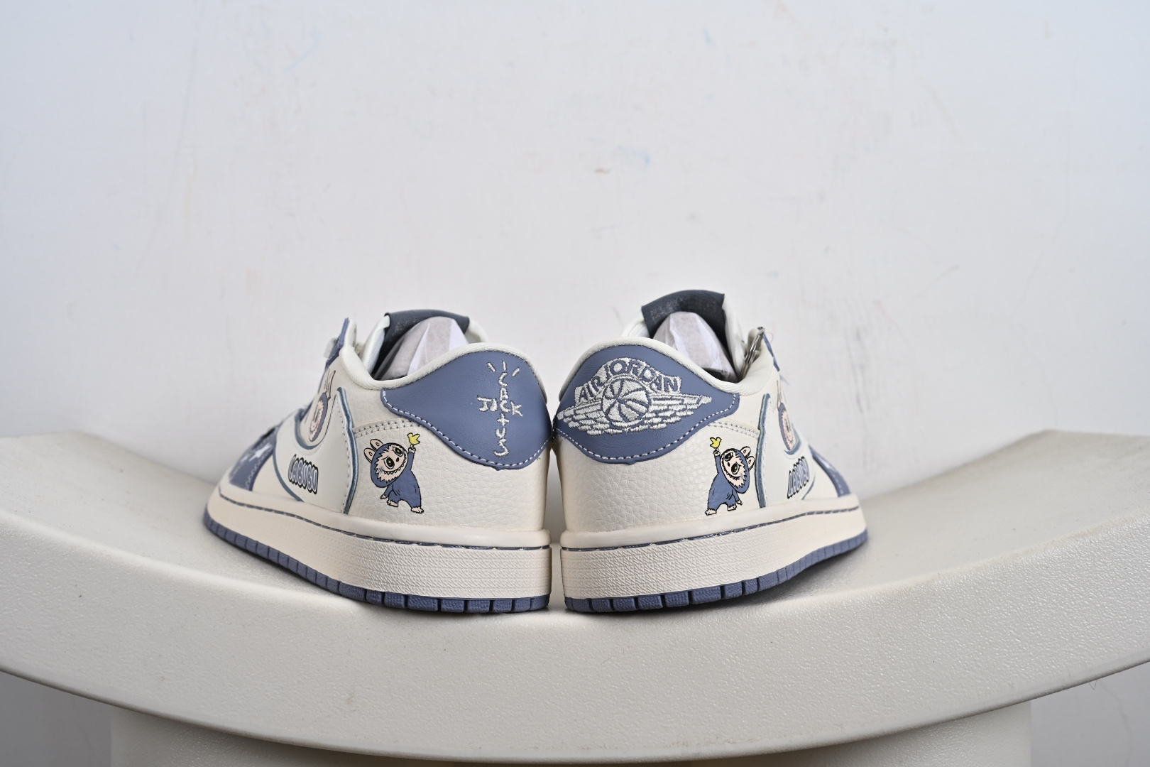 Labubu x Travis Scott x Air Jordan 1 Low 拉布布 x AJ1 低帮 梦幻蓝白倒钩 AJ1 乔丹1代 aj1 乔1 低邦倒勾联名 乔丹篮球鞋系列 DZ5899-018