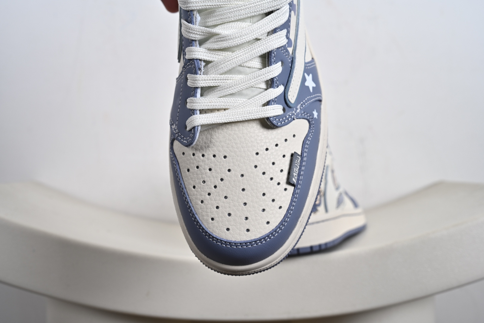 Labubu x Travis Scott x Air Jordan 1 Low 拉布布 x AJ1 低帮 梦幻蓝白倒钩 AJ1 乔丹1代 aj1 乔1 低邦倒勾联名 乔丹篮球鞋系列 DZ5899-018