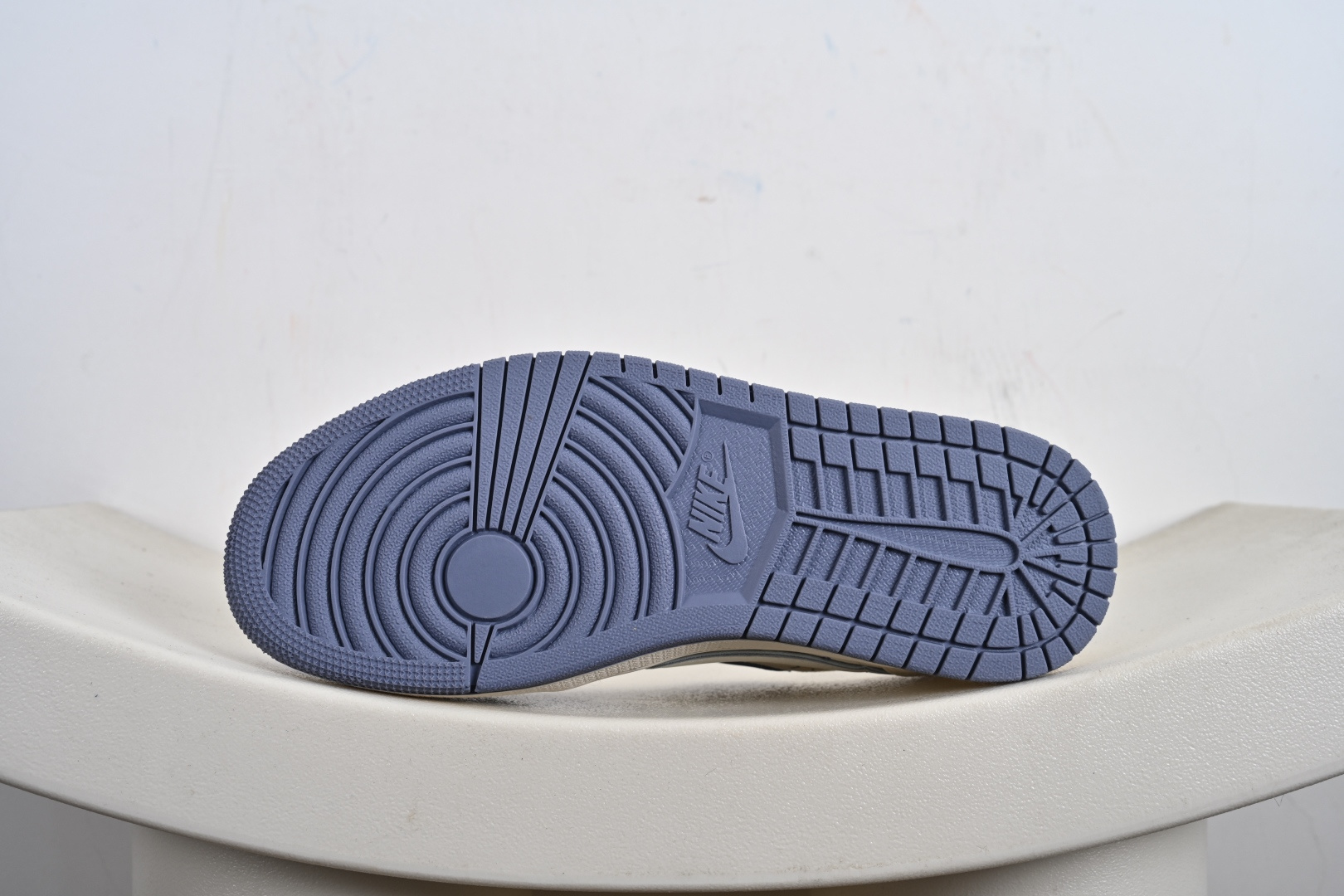 Labubu x Travis Scott x Air Jordan 1 Low 拉布布 x AJ1 低帮 梦幻蓝白倒钩 AJ1 乔丹1代 aj1 乔1 低邦倒勾联名 乔丹篮球鞋系列 DZ5899-018