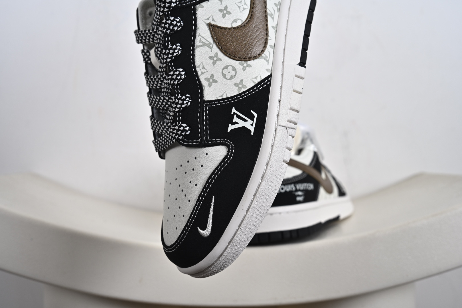 Air Jordan 1 Low × 联名 高端定制 低帮复古篮球鞋 CS1688-130