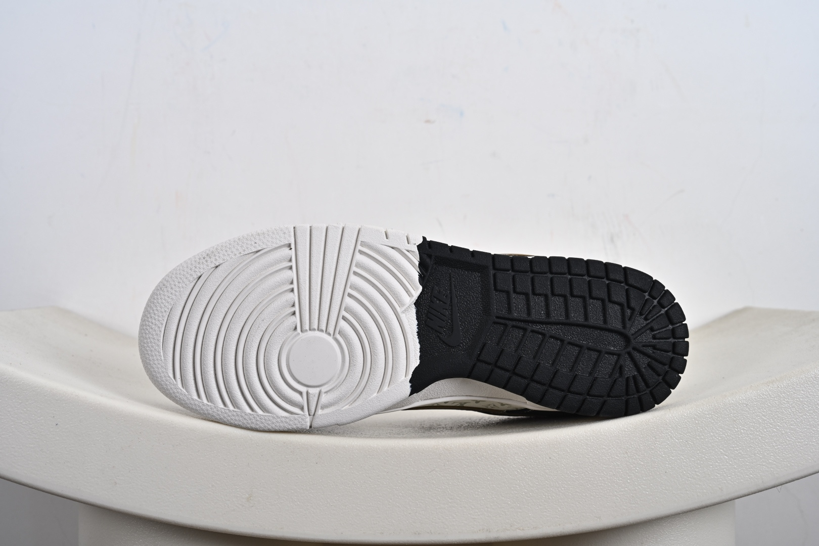 Air Jordan 1 Low × 联名 高端定制 低帮复古篮球鞋 CS1688-130