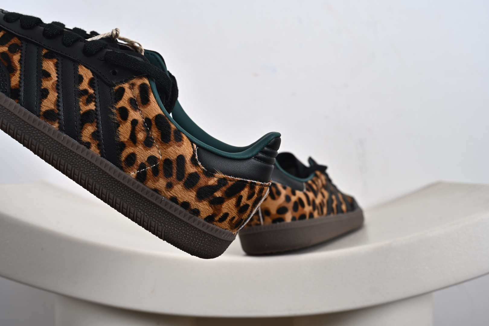 Adidas Samba 阿迪三叶草休闲板鞋 JI2735-Top High Quatity Cheap Sneakers Fashion Clothing Clothes Bags handbags Shoes of all Brand wholesale With The best Quality And Beautiful Price from China Factory Chinese suppliers wholesaler seller Adidas Samba 阿迪三叶草休闲板鞋 JI2735