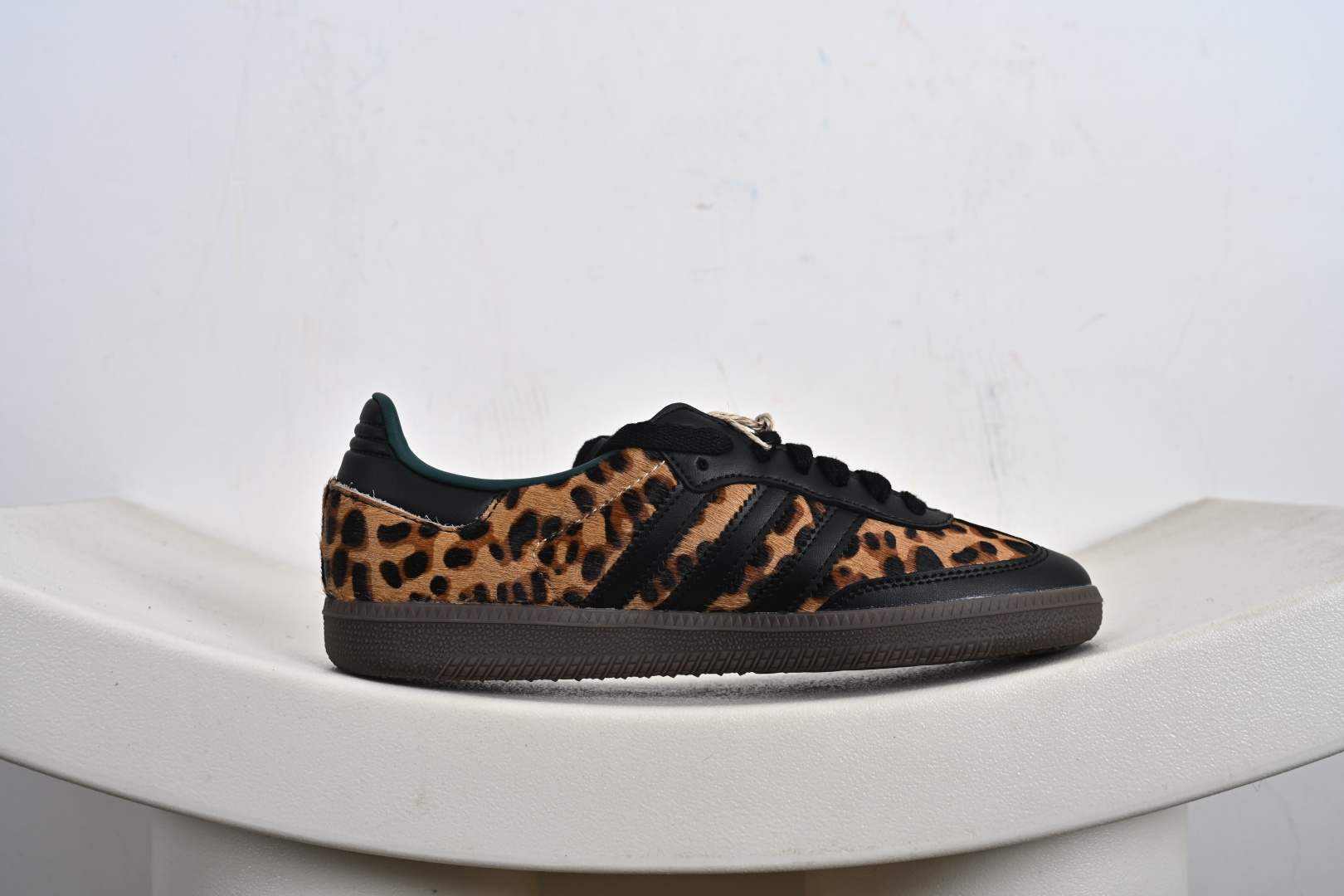 Adidas Samba 阿迪三叶草休闲板鞋 JI2735-Top High Quatity Cheap Sneakers Fashion Clothing Clothes Bags handbags Shoes of all Brand wholesale With The best Quality And Beautiful Price from China Factory Chinese suppliers wholesaler seller Adidas Samba 阿迪三叶草休闲板鞋 JI2735