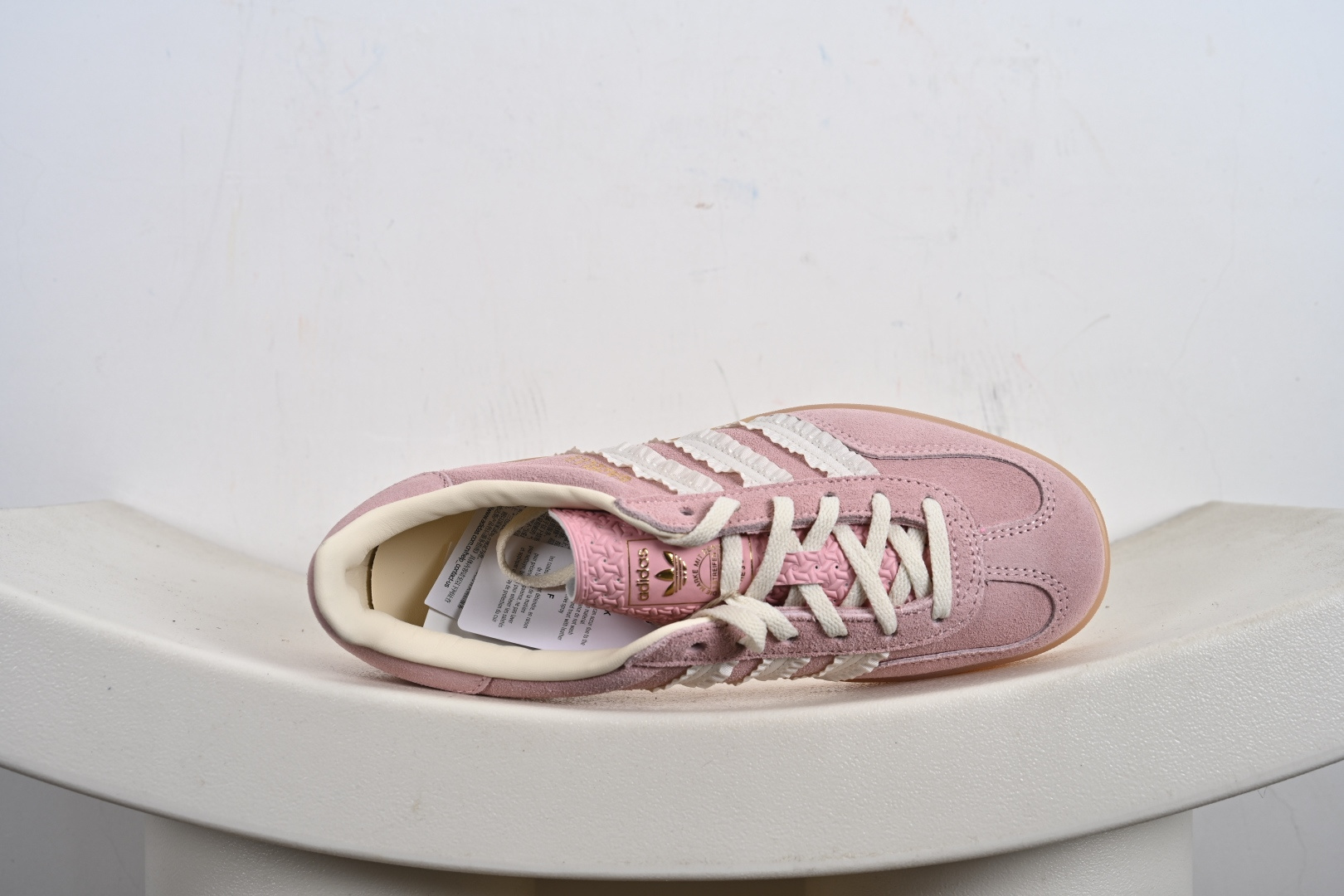 渠道纯原版 AD Gazelle Indoor Trainers 羚羊内训系列低帮复古百搭休闲运动德训风板鞋 粉白生胶花边 JS1413